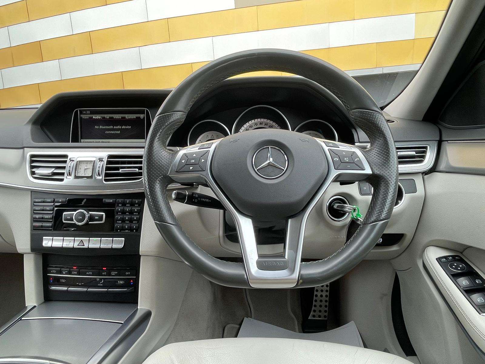 A 2015 MERCEDES-BENZ E CLASS 2.1 E220 BlueTEC AMG Line Estate 5dr Diesel G-Tronic+ Euro 6 (s/s) (177 ps) A 2015 MERCEDES-BENZ E CLASS 2.1 E220 BlueTEC AMG Line Estate 5dr Diesel G-Tronic+ Euro 6 (s/s) (177 ps)