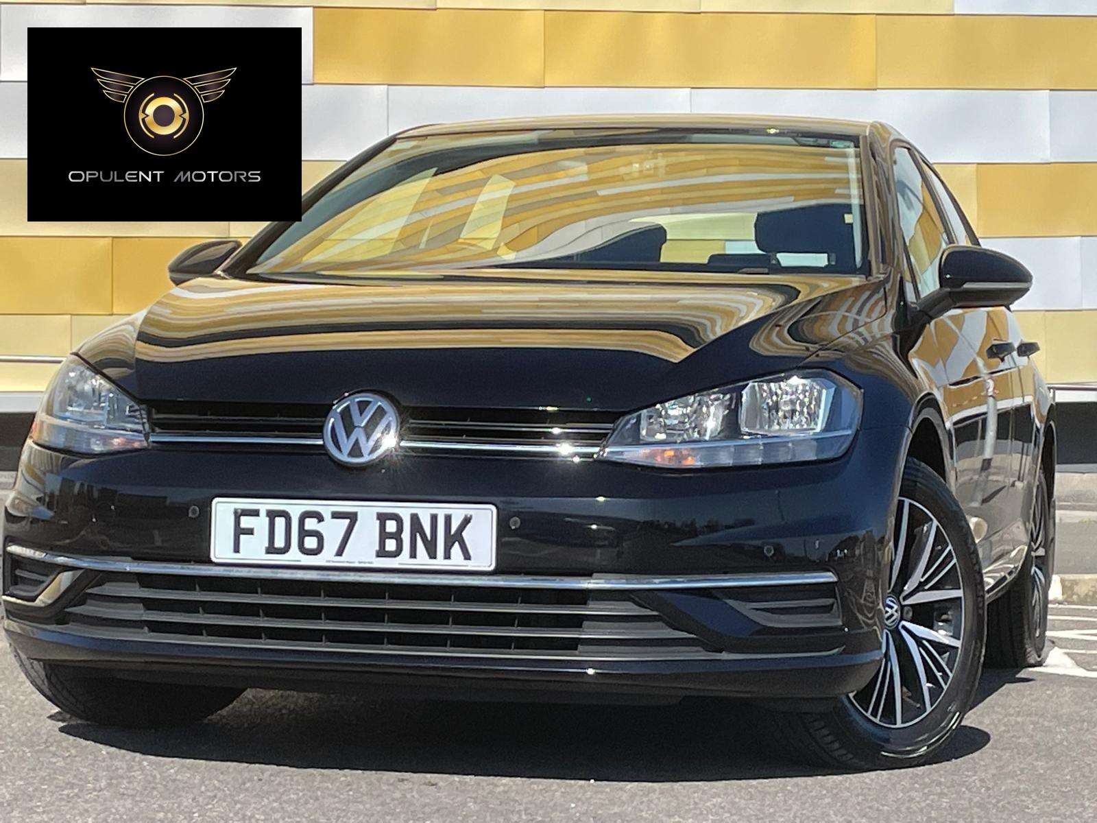 A 2017 VOLKSWAGEN GOLF 1.4 TSI SE Nav Hatchback 5dr Petrol DSG Euro 6 (s/s) (125 ps) A 2017 VOLKSWAGEN GOLF 1.4 TSI SE Nav Hatchback 5dr Petrol DSG Euro 6 (s/s) (125 ps)