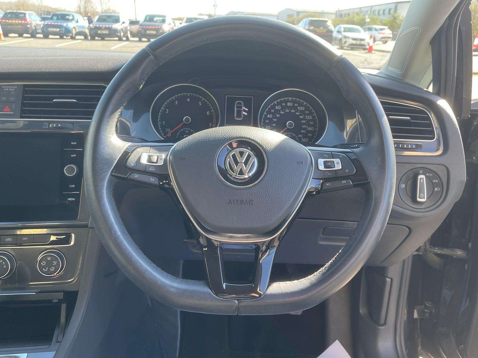 A 2017 VOLKSWAGEN GOLF 1.4 TSI SE Nav Hatchback 5dr Petrol DSG Euro 6 (s/s) (125 ps) A 2017 VOLKSWAGEN GOLF 1.4 TSI SE Nav Hatchback 5dr Petrol DSG Euro 6 (s/s) (125 ps)