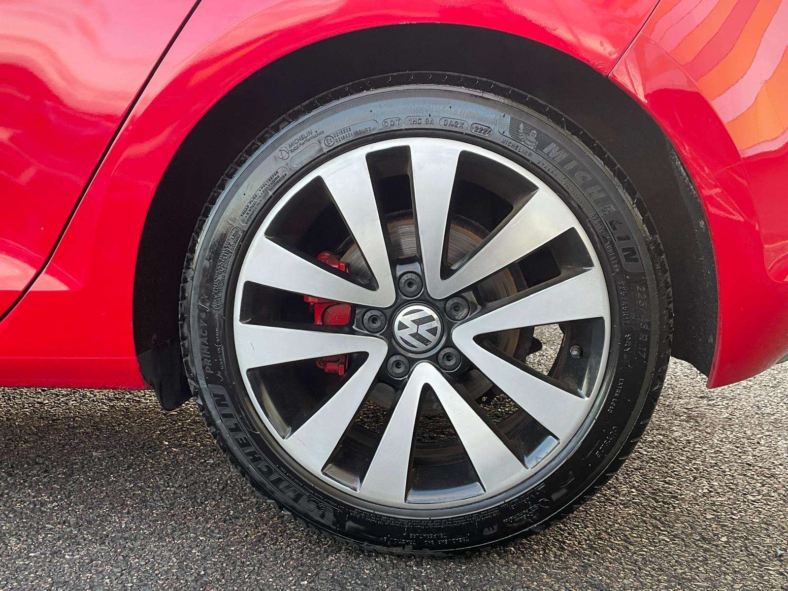 A 2013 VOLKSWAGEN GOLF 2.0 TDI BlueMotion Tech GT Hatchback 5dr Diesel DSG Euro 5 (s/s) (150 ps) A 2013 VOLKSWAGEN GOLF 2.0 TDI BlueMotion Tech GT Hatchback 5dr Diesel DSG Euro 5 (s/s) (150 ps)