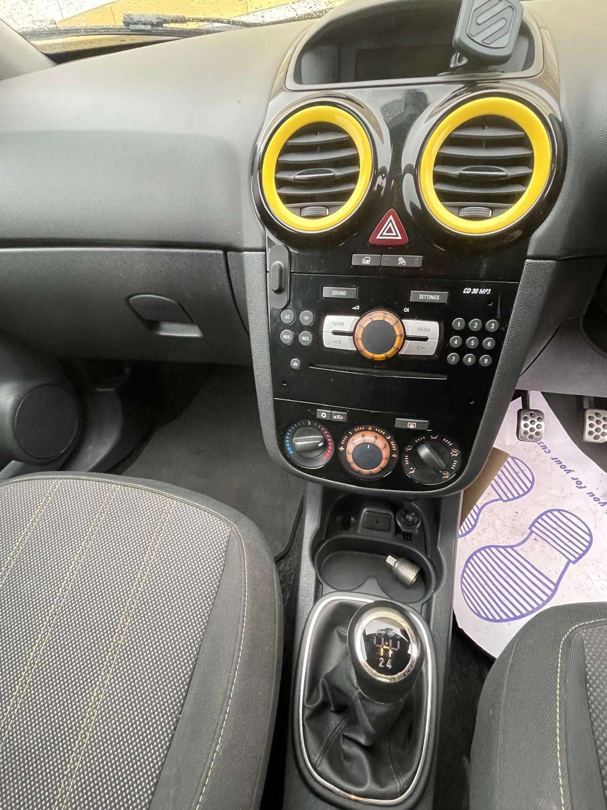 A 2014 VAUXHALL CORSA 1.2 16V Limited Edition Hatchback 3dr Petrol Manual Euro 5 (85 ps) A 2014 VAUXHALL CORSA 1.2 16V Limited Edition Hatchback 3dr Petrol Manual Euro 5 (85 ps)