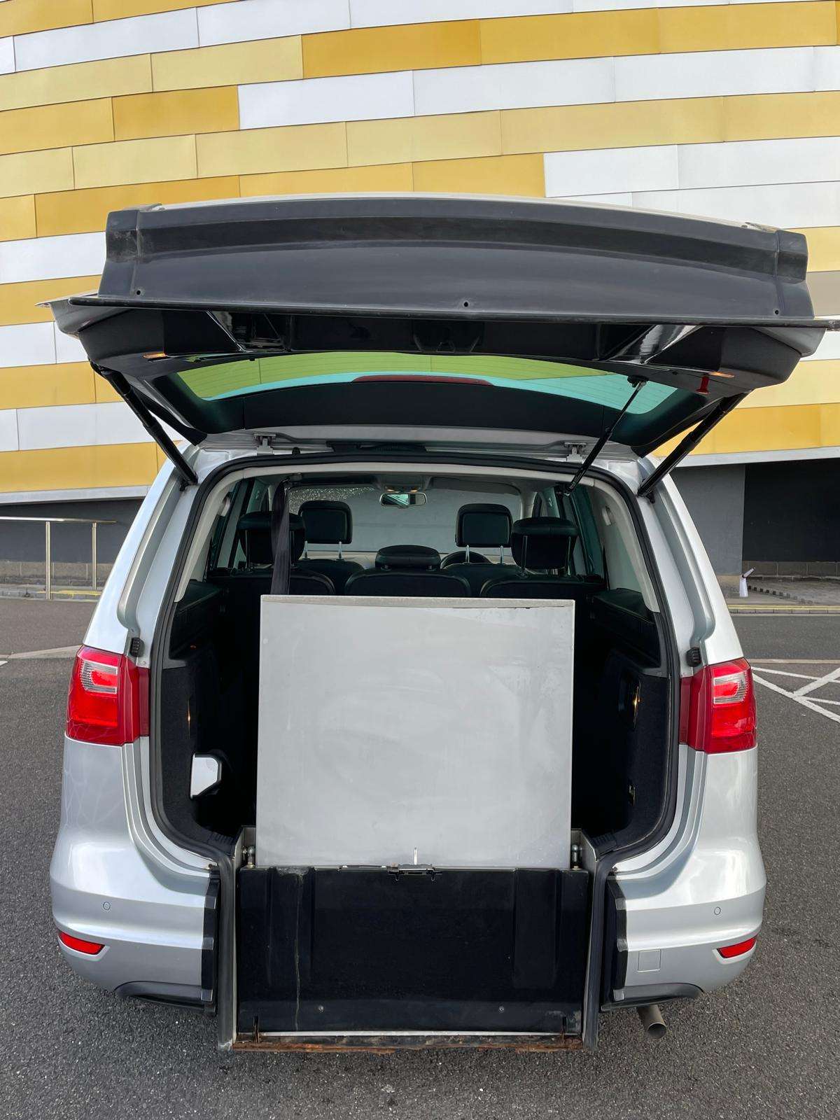 A 2013 SEAT ALHAMBRA 2.0 TDI CR SE Lux MPV 5dr Diesel DSG Euro 5 (s/s) (140 ps) A 2013 SEAT ALHAMBRA 2.0 TDI CR SE Lux MPV 5dr Diesel DSG Euro 5 (s/s) (140 ps)