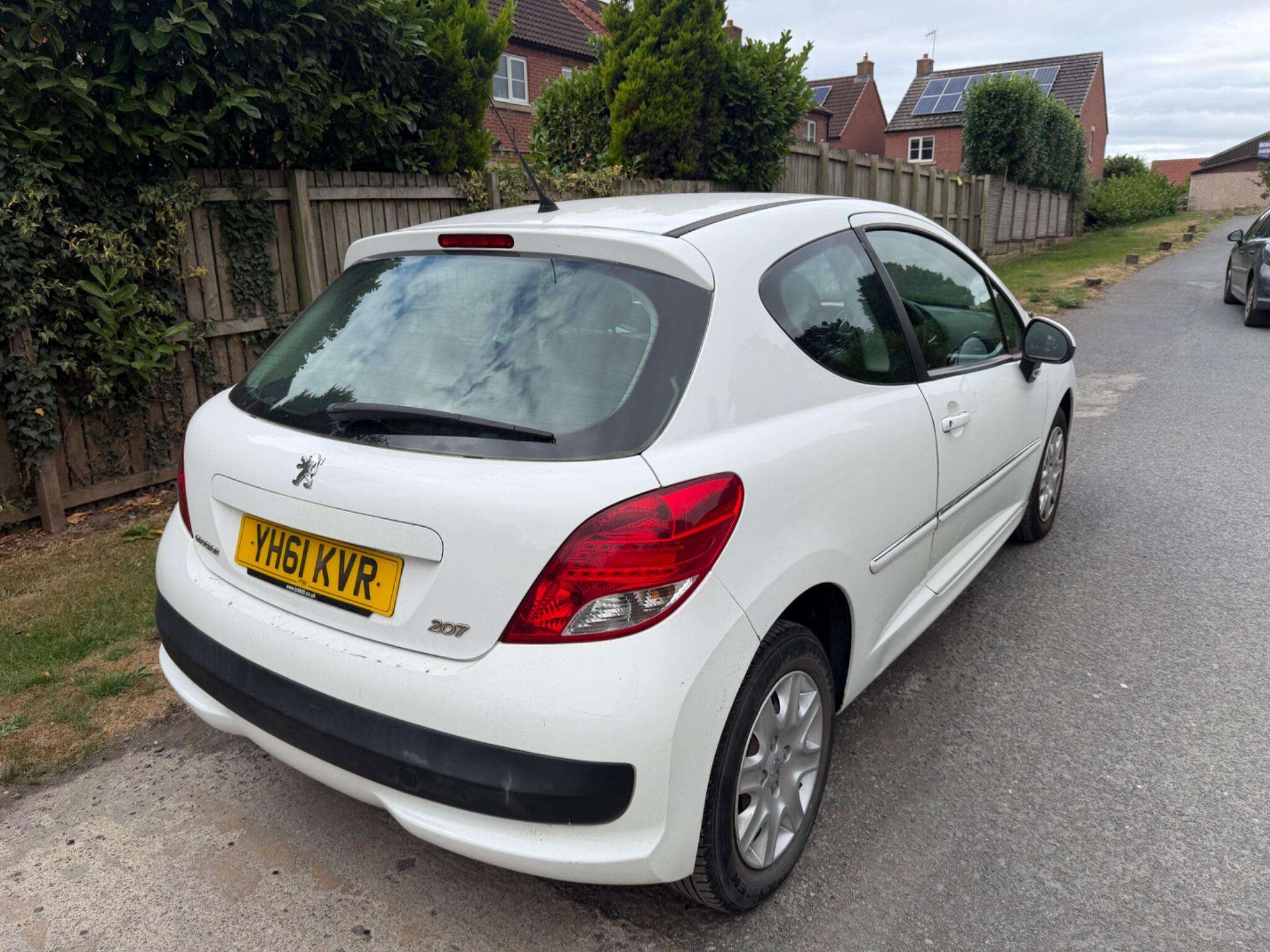 A 2011 PEUGEOT 207 1.4 Access Euro 5 3dr A 2011 PEUGEOT 207 1.4 Access Euro 5 3dr