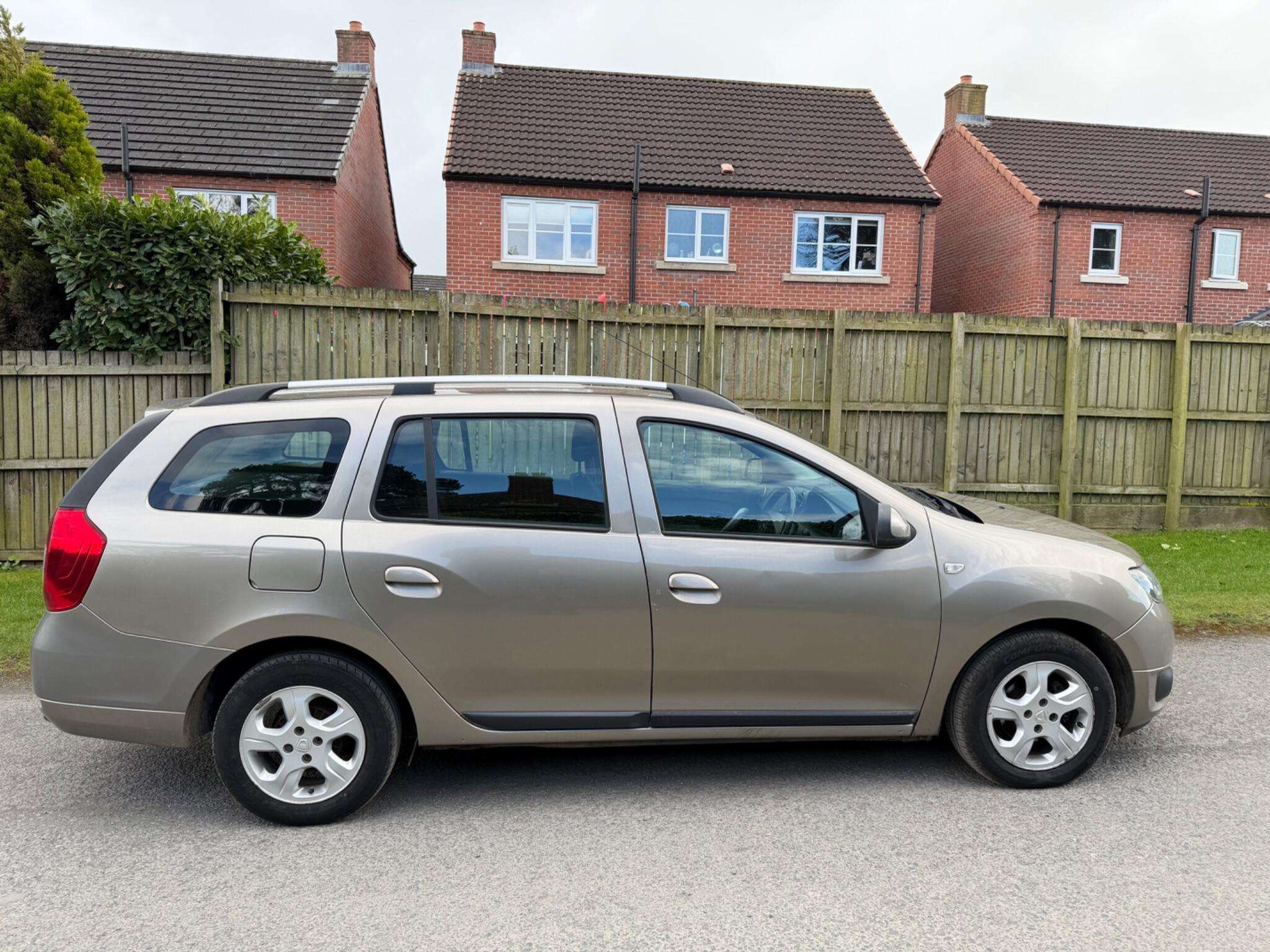 A 2014 DACIA LOGAN 1.5 dCi Laureate Euro 5 5dr A 2014 DACIA LOGAN 1.5 dCi Laureate Euro 5 5dr
