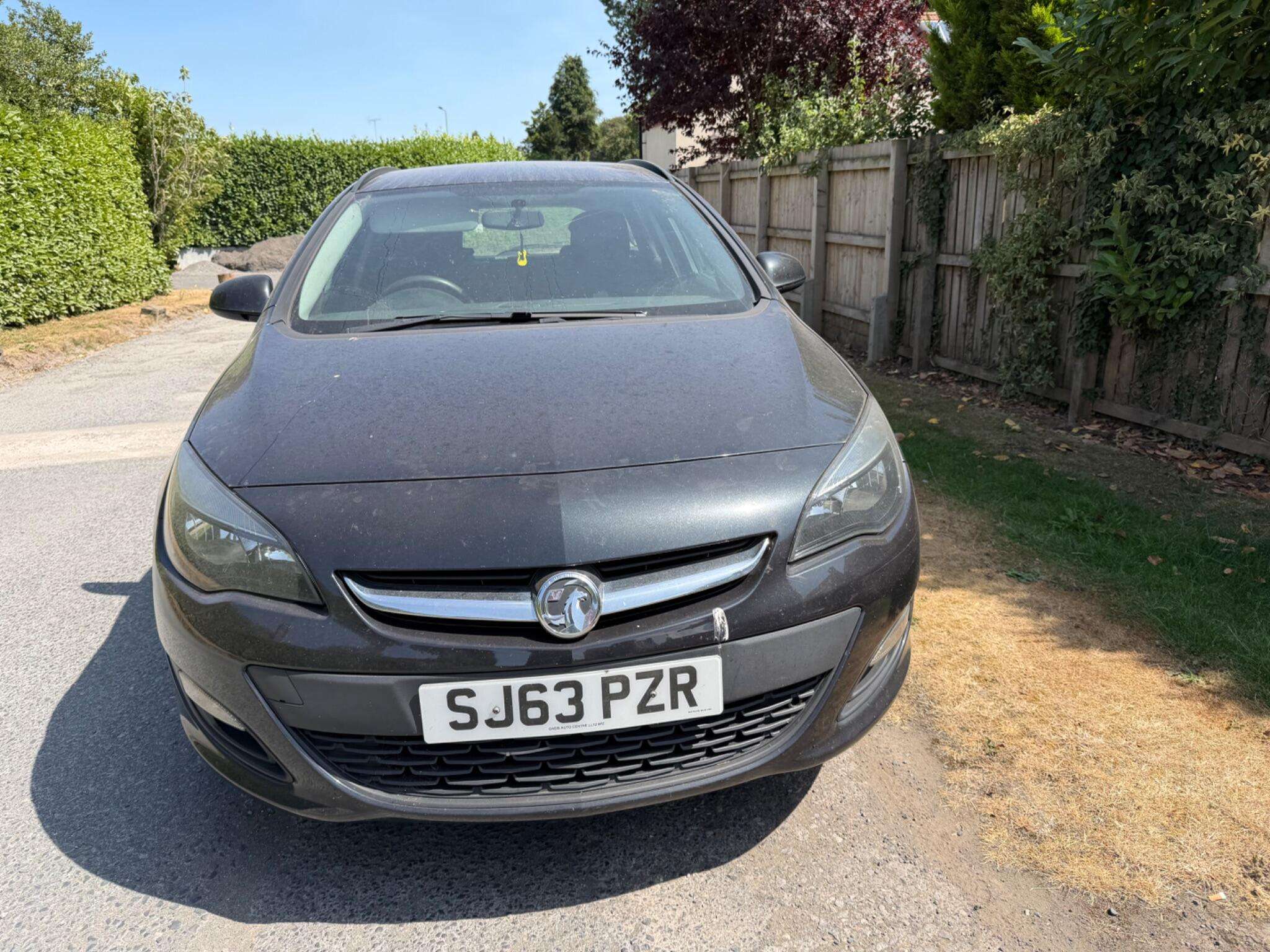 A 2013 VAUXHALL ASTRA 1.7 CDTi ecoFLEX Exclusiv Sports Tourer Euro 5 (s/s) 5dr A 2013 VAUXHALL ASTRA 1.7 CDTi ecoFLEX Exclusiv Sports Tourer Euro 5 (s/s) 5dr