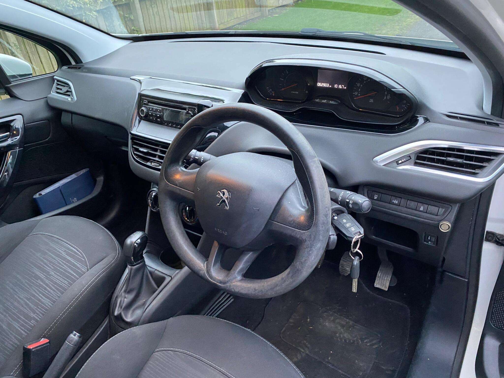 2014 PEUGEOT 208 2014 PEUGEOT 208