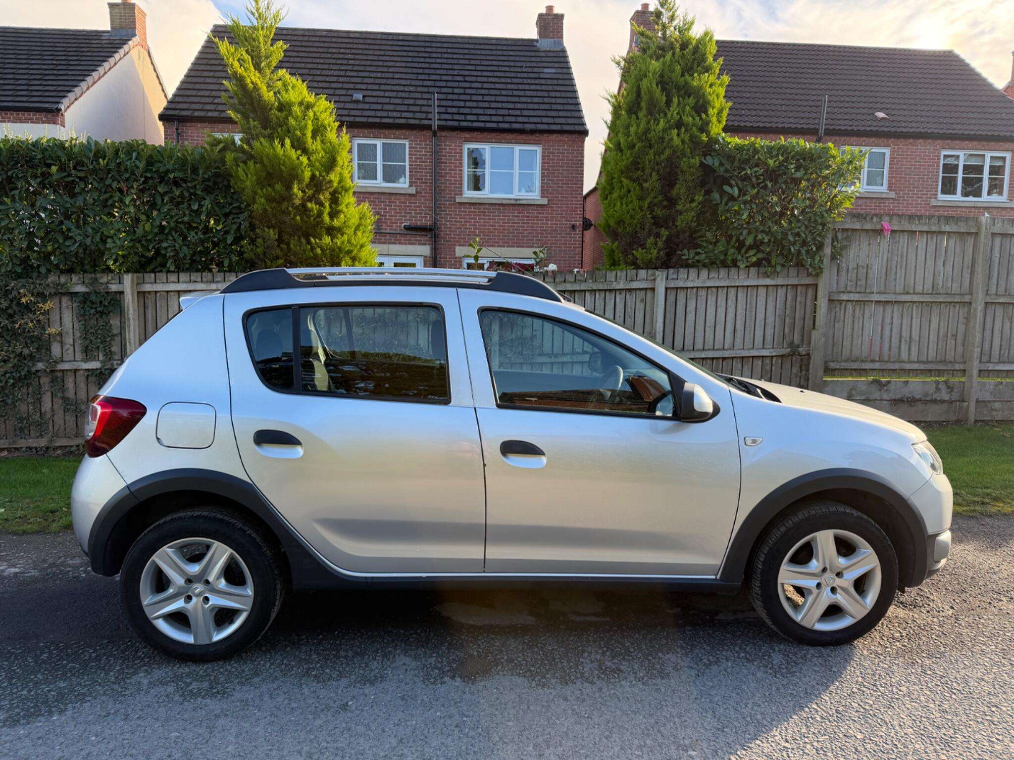 A 2015 DACIA SANDERO STEPWAY 0.9 TCe Ambiance Euro 5 5dr A 2015 DACIA SANDERO STEPWAY 0.9 TCe Ambiance Euro 5 5dr