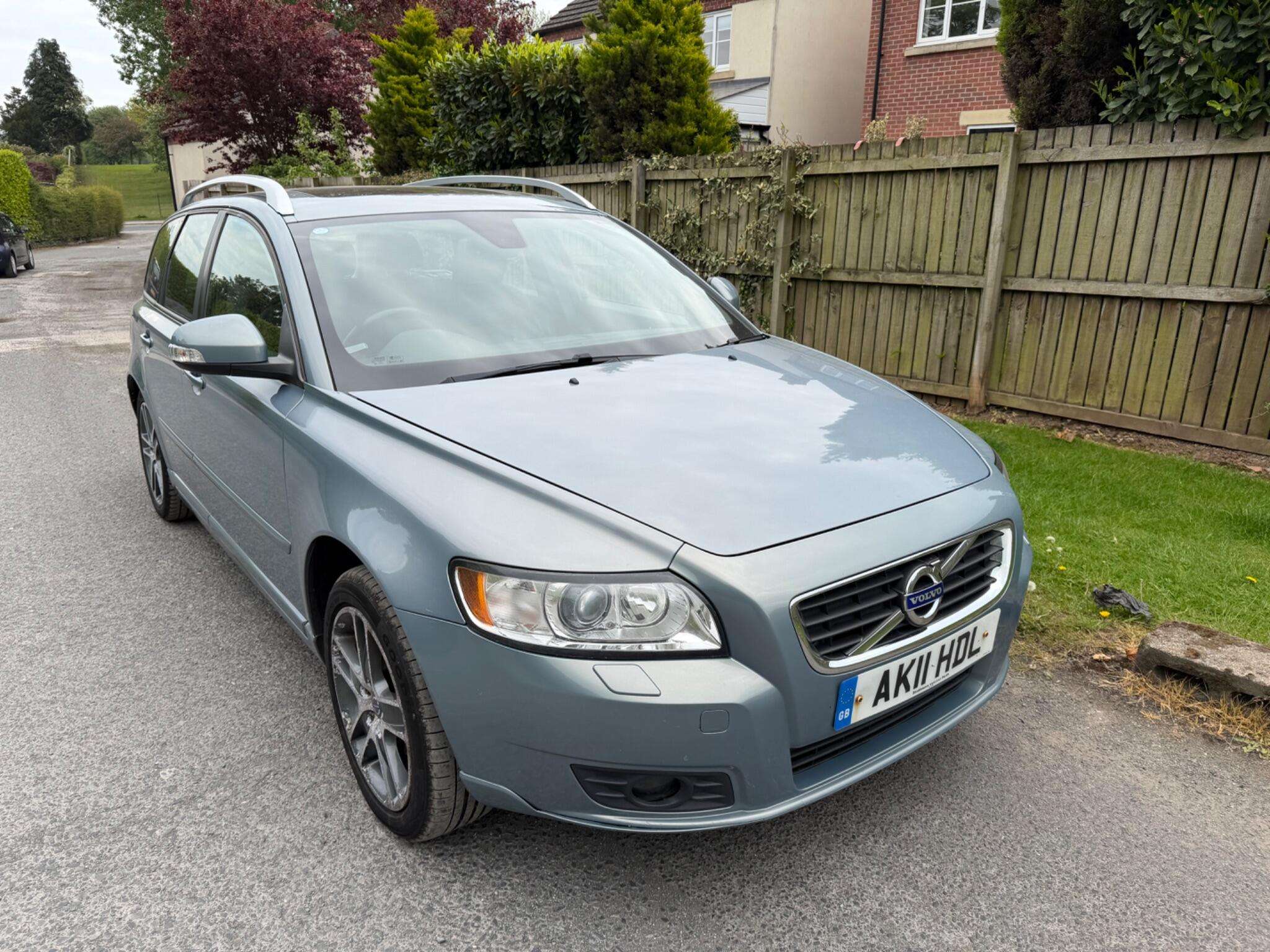 A 2011 VOLVO V50 1.6D DRIVe SE Lux Euro 5 (s/s) 5dr A 2011 VOLVO V50 1.6D DRIVe SE Lux Euro 5 (s/s) 5dr