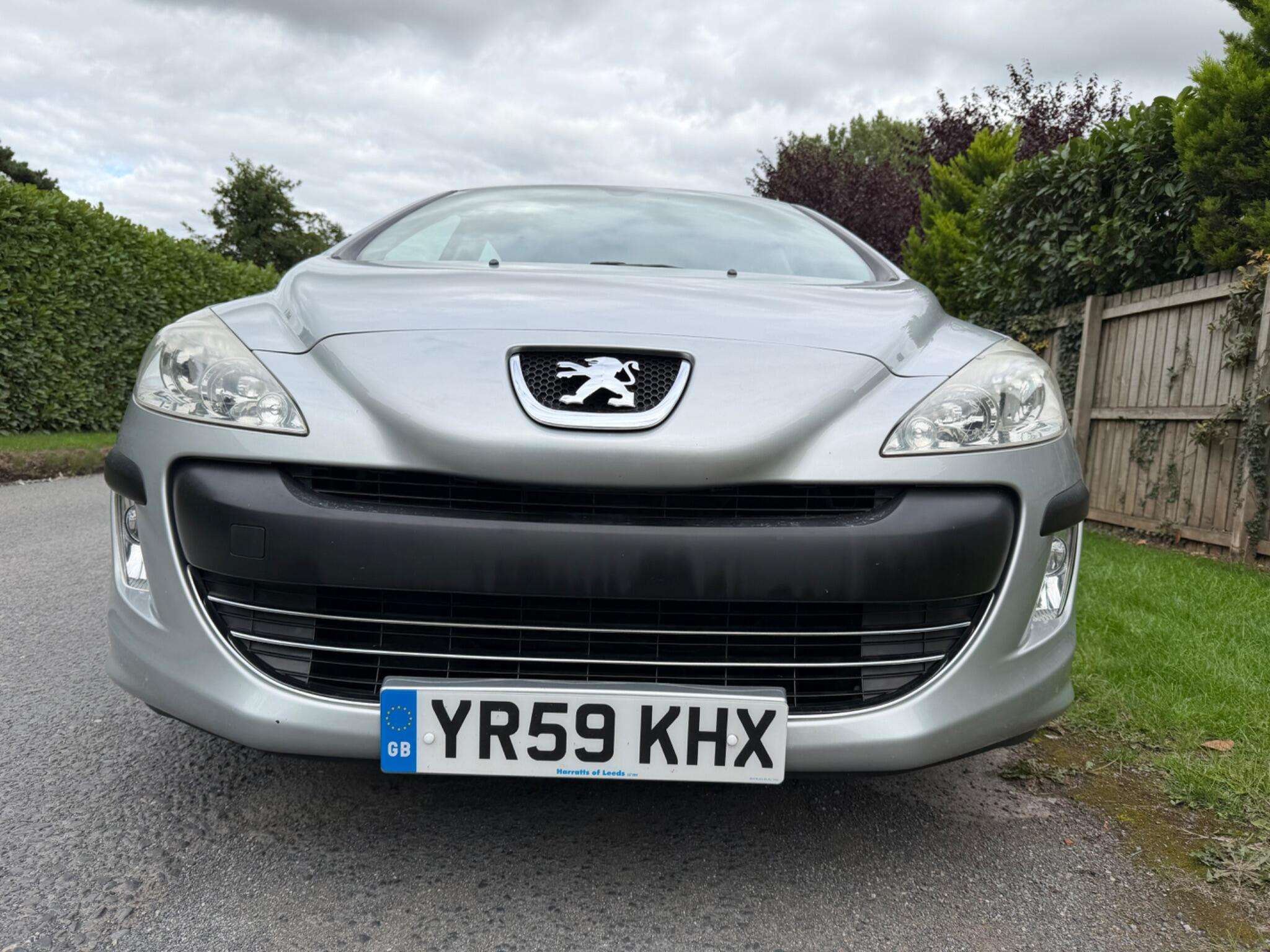 A 2009 PEUGEOT 308 1.4 VTi S Hatchback 5dr Petrol Manual (155 g/km, 95 bhp) A 2009 PEUGEOT 308 1.4 VTi S Hatchback 5dr Petrol Manual (155 g/km, 95 bhp)