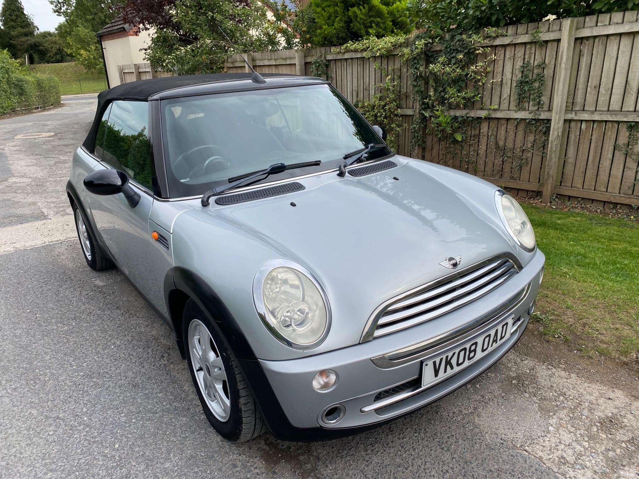 A 2008 MINI CONVERTIBLE 1.6 One Euro 4 2dr A 2008 MINI CONVERTIBLE 1.6 One Euro 4 2dr