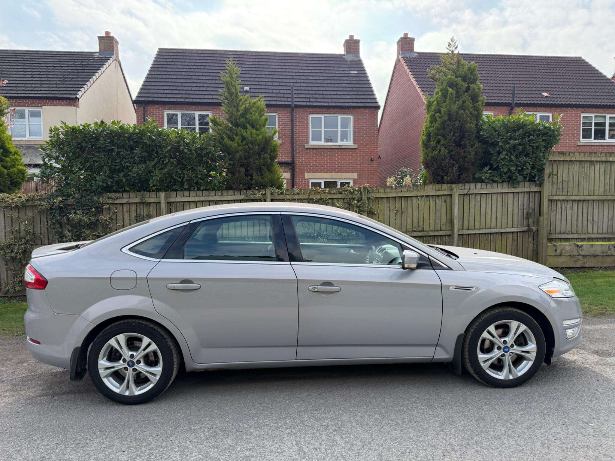 A 2011 FORD MONDEO 1.6 TDCi ECOnetic Titanium Euro 5 (s/s) 5dr A 2011 FORD MONDEO 1.6 TDCi ECOnetic Titanium Euro 5 (s/s) 5dr