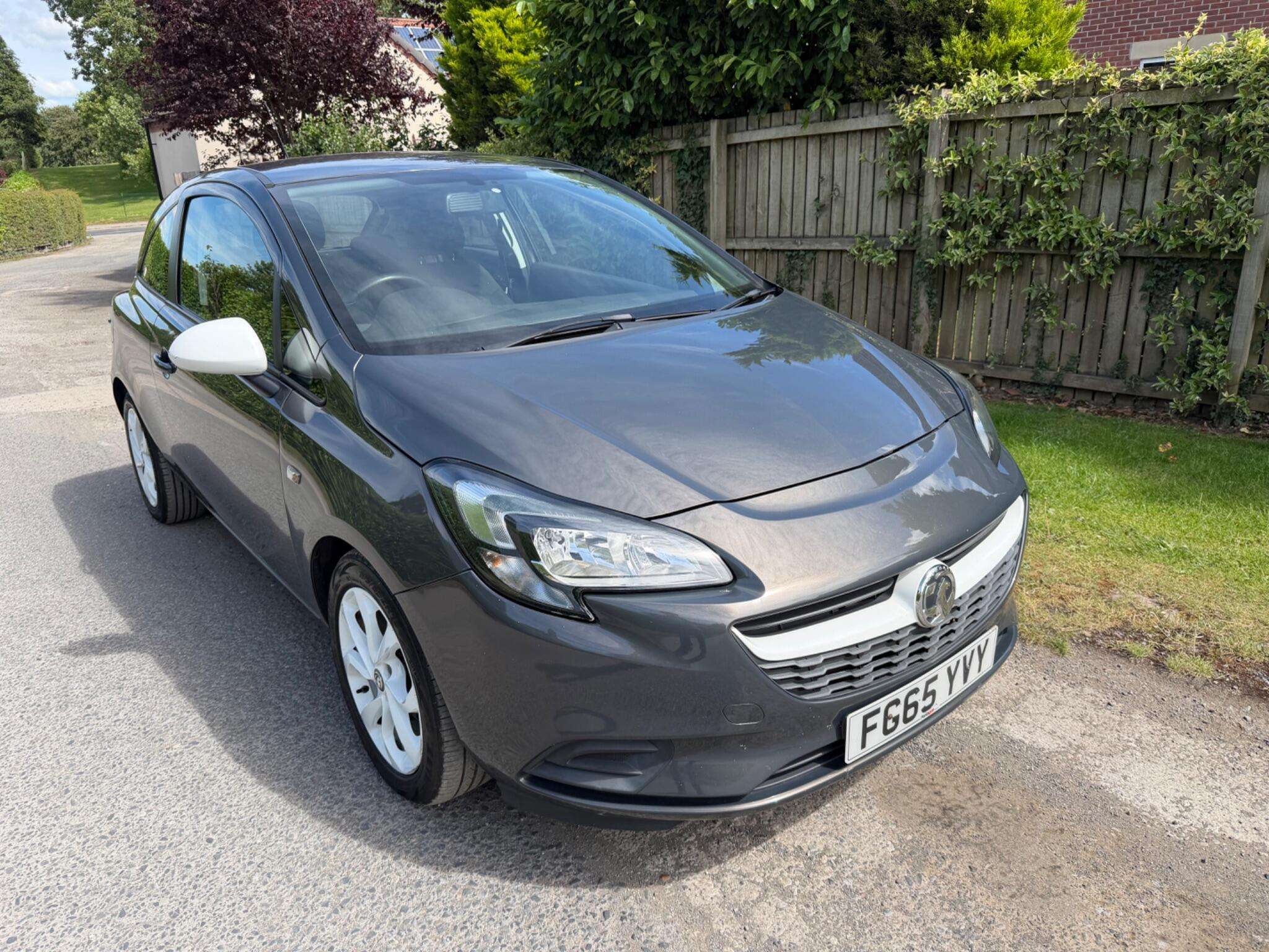 A 2015 VAUXHALL CORSA 1.2i Sting Euro 6 3dr A 2015 VAUXHALL CORSA 1.2i Sting Euro 6 3dr