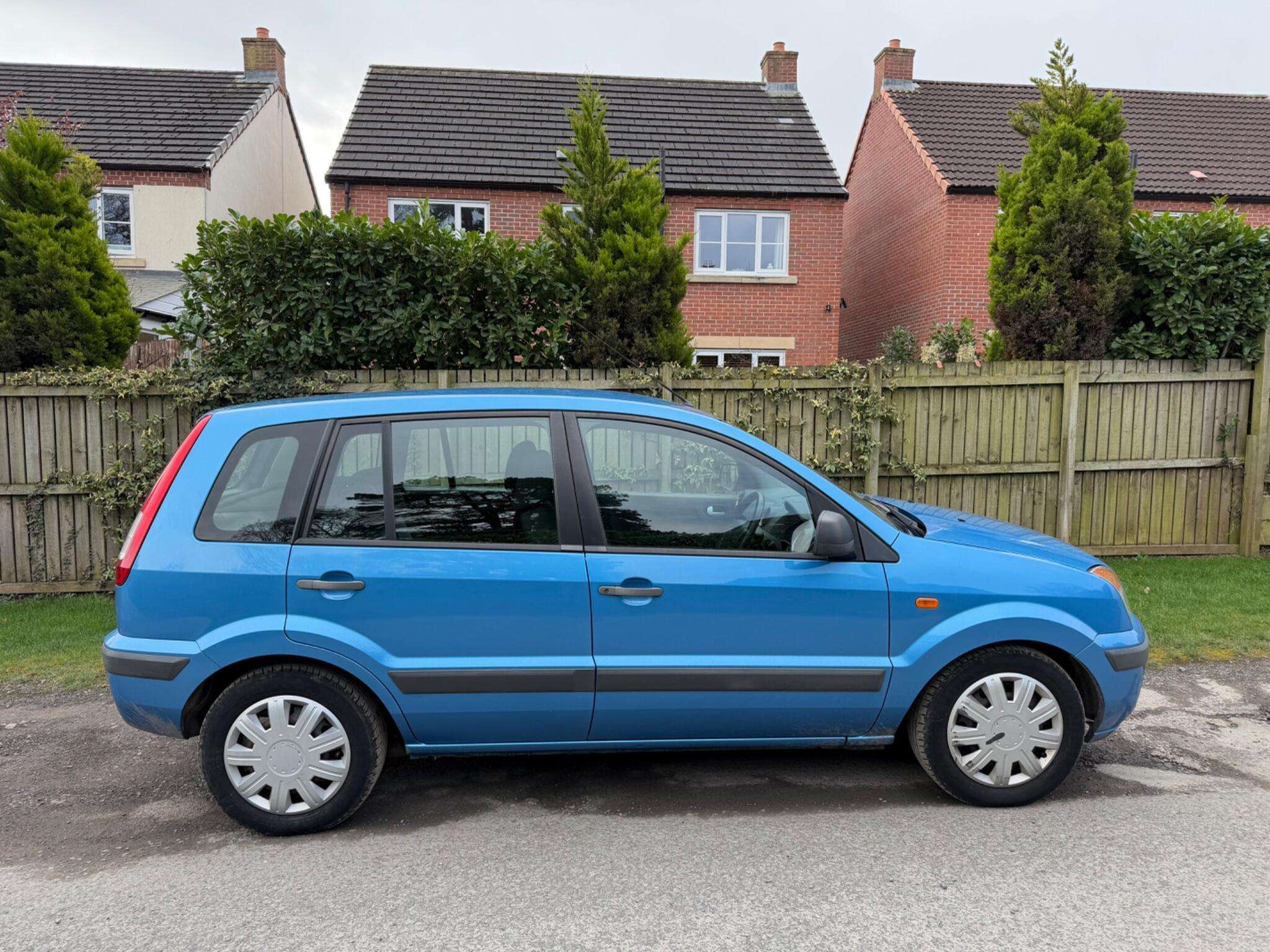 A 2010 FORD FUSION 1.4 TDCi Style + 5dr A 2010 FORD FUSION 1.4 TDCi Style + 5dr
