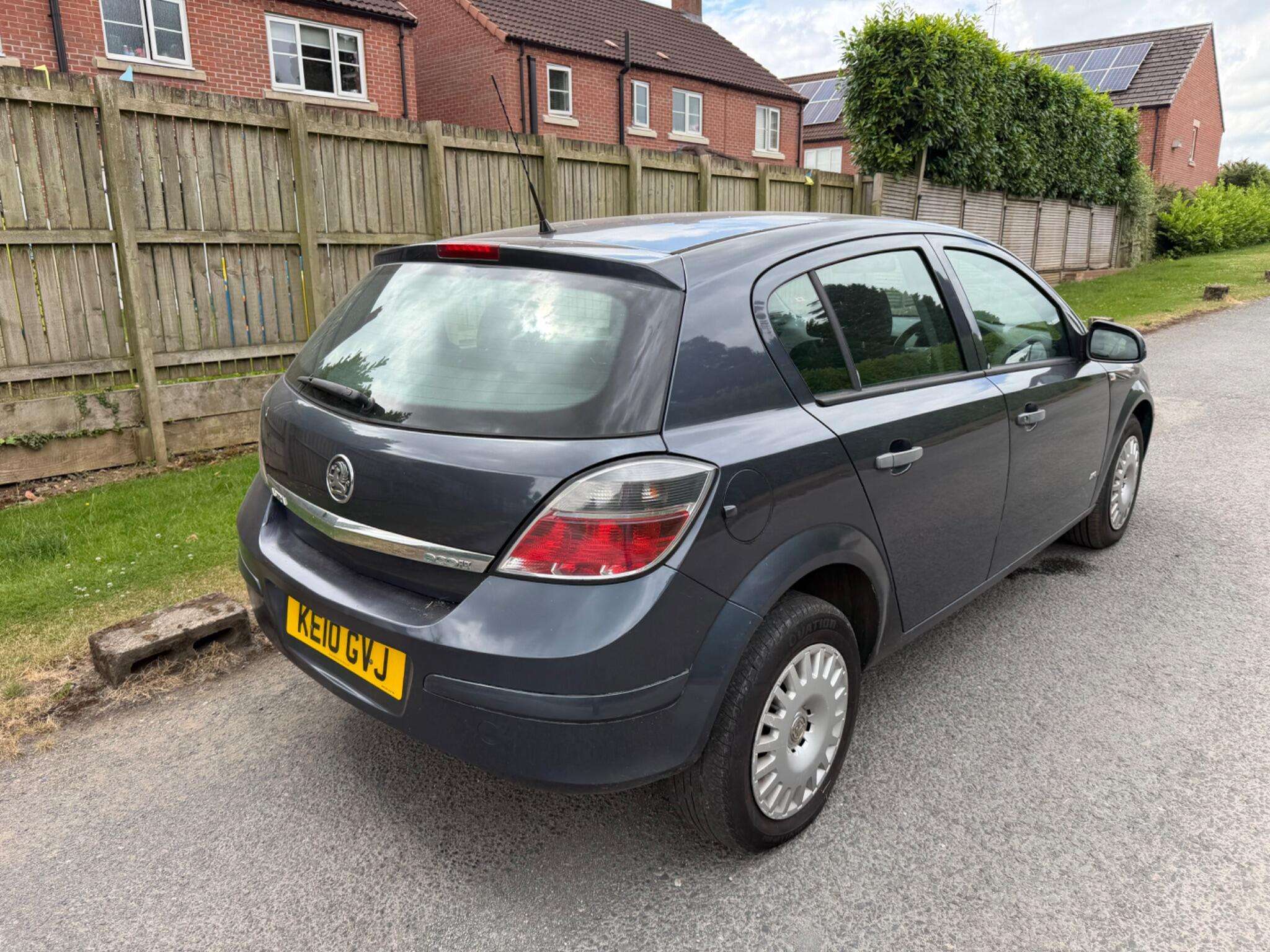 A 2010 VAUXHALL ASTRA 1.7 CDTi ecoFLEX Life Hatchback 5dr Diesel Manual (a/c) (119 g/km, 108 bhp) A 2010 VAUXHALL ASTRA 1.7 CDTi ecoFLEX Life Hatchback 5dr Diesel Manual (a/c) (119 g/km, 108 bhp)