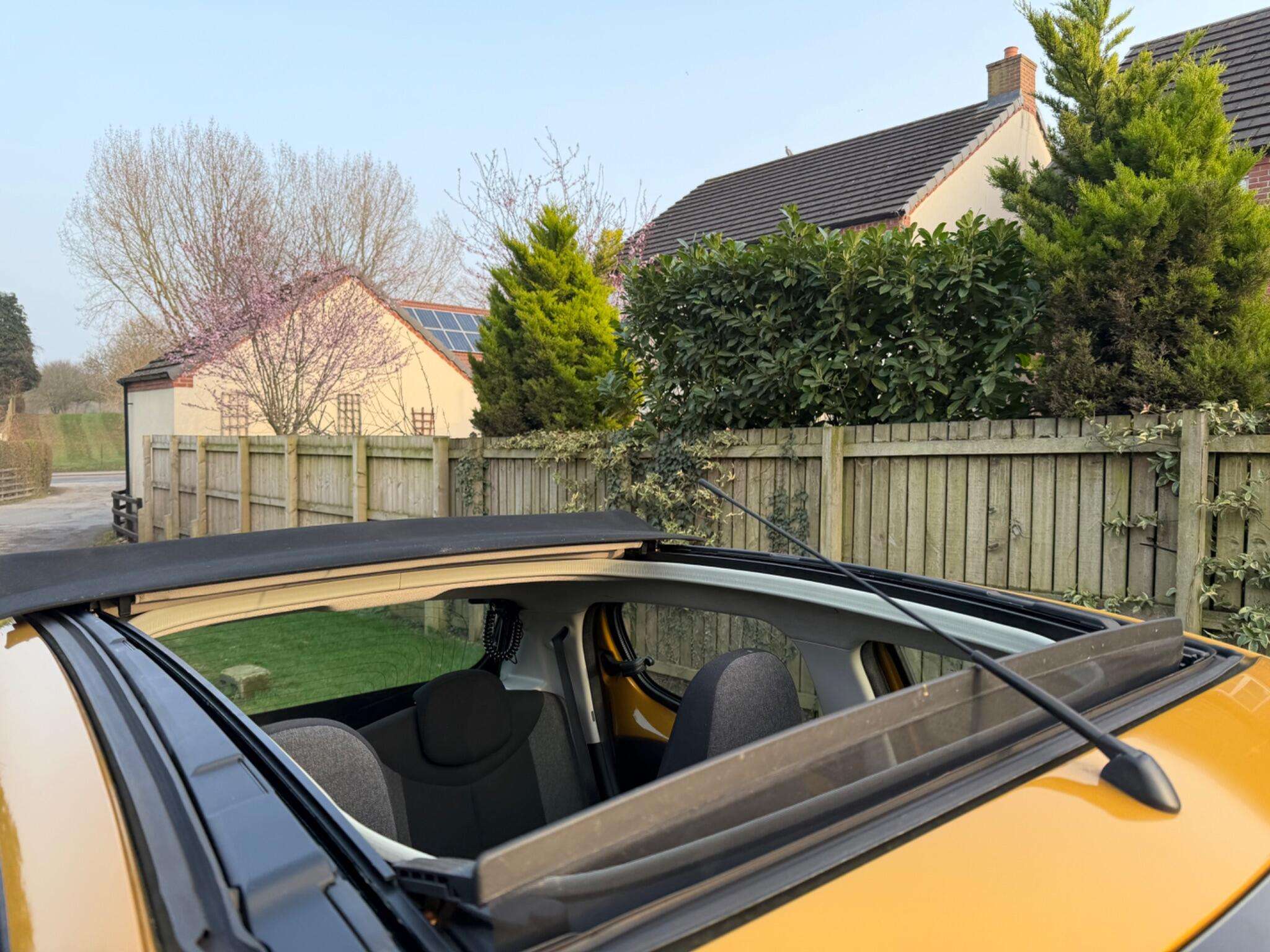 A 2017 PEUGEOT 108 1.0 Active Top! Euro 6 5dr A 2017 PEUGEOT 108 1.0 Active Top! Euro 6 5dr