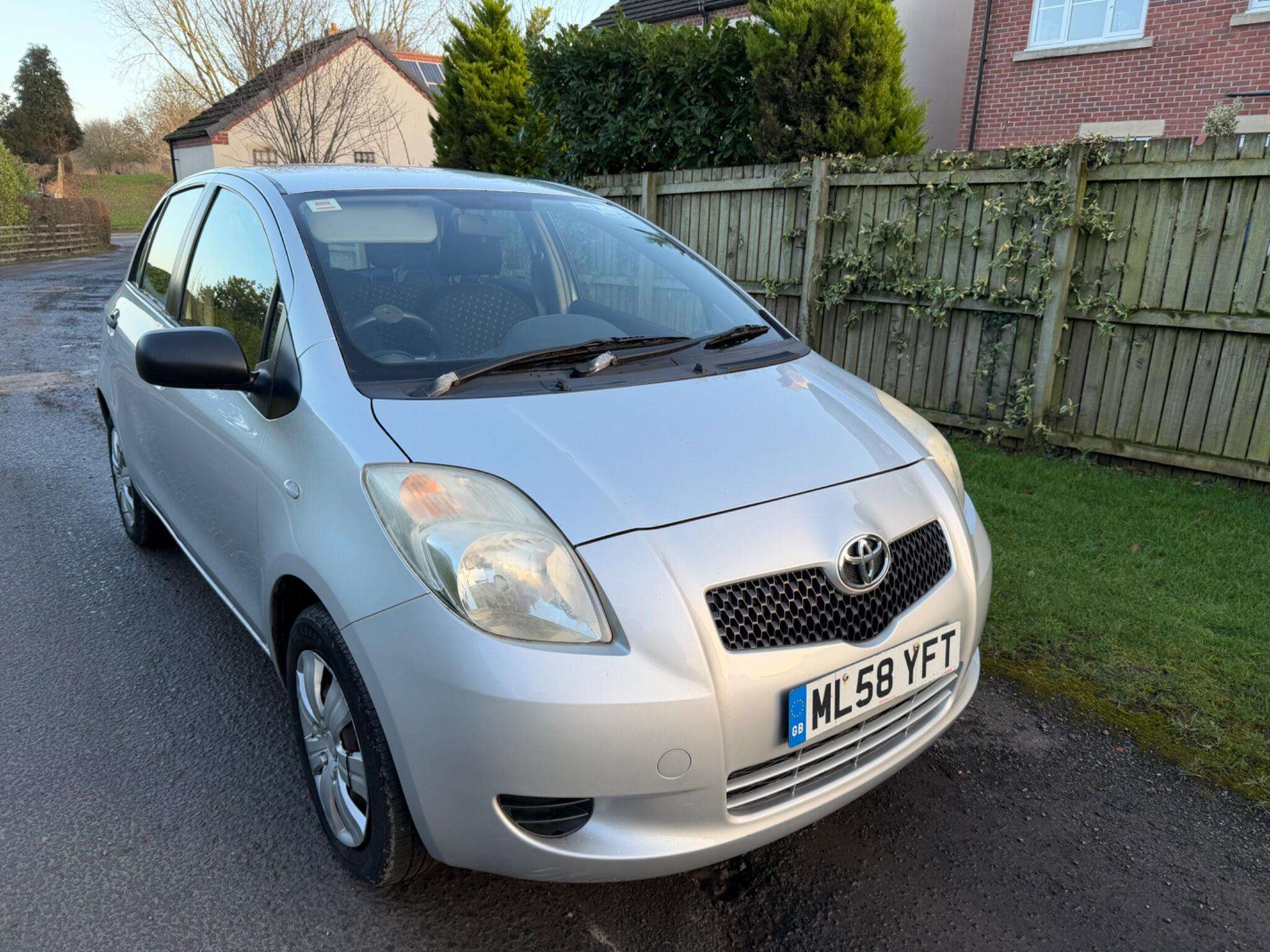 A 2009 TOYOTA YARIS 1.0 VVT-i T2 5dr A 2009 TOYOTA YARIS 1.0 VVT-i T2 5dr