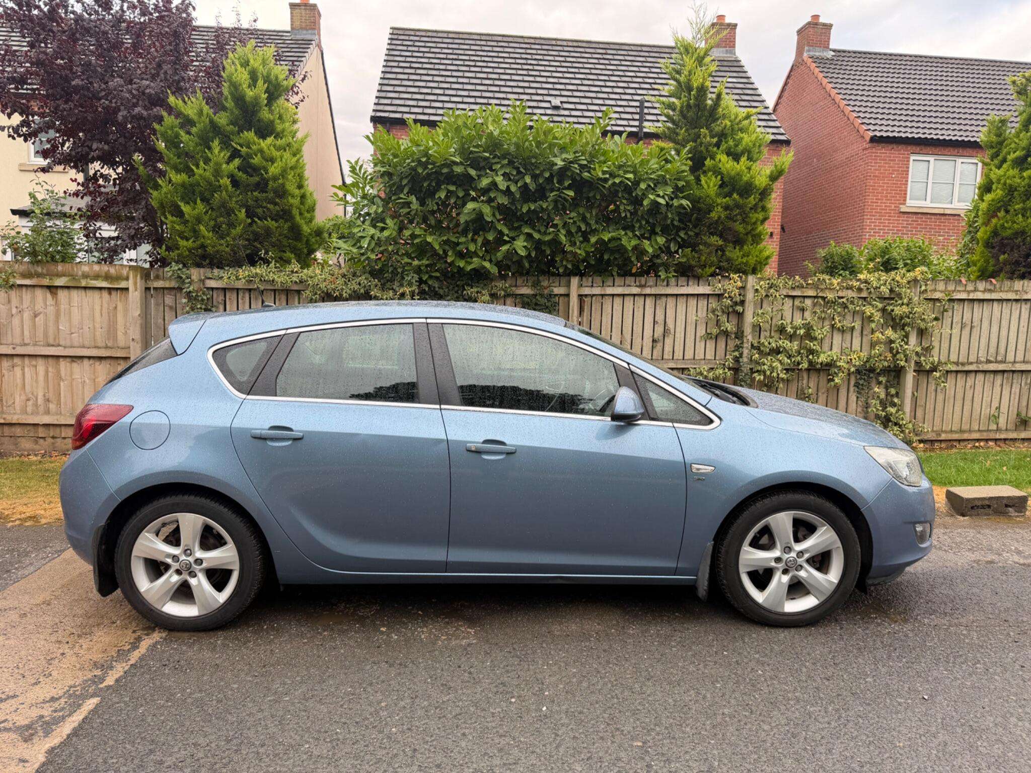 A 2010 VAUXHALL ASTRA 1.6 16v SRi Euro 5 5dr A 2010 VAUXHALL ASTRA 1.6 16v SRi Euro 5 5dr