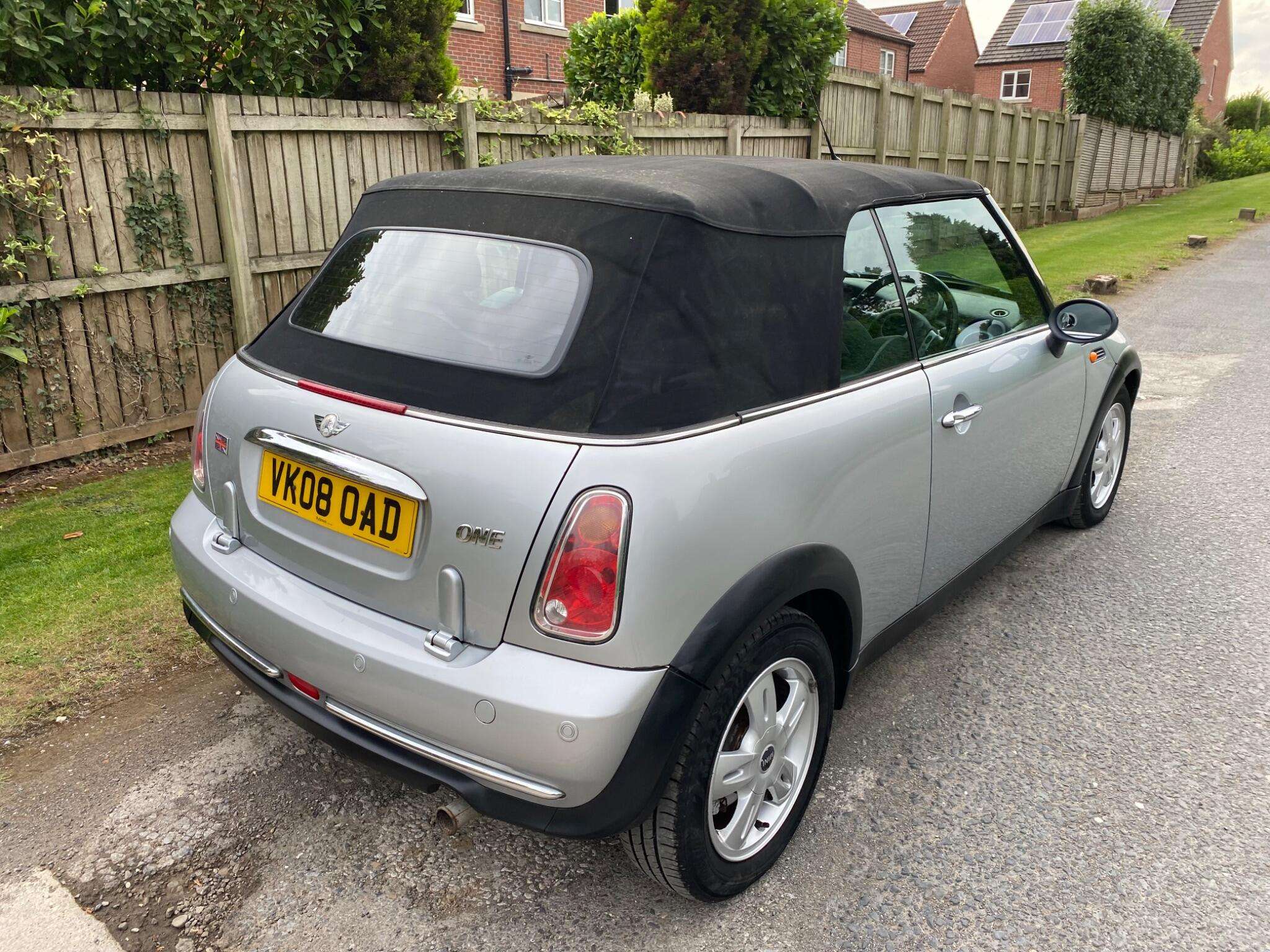 A 2008 MINI CONVERTIBLE 1.6 One Euro 4 2dr A 2008 MINI CONVERTIBLE 1.6 One Euro 4 2dr