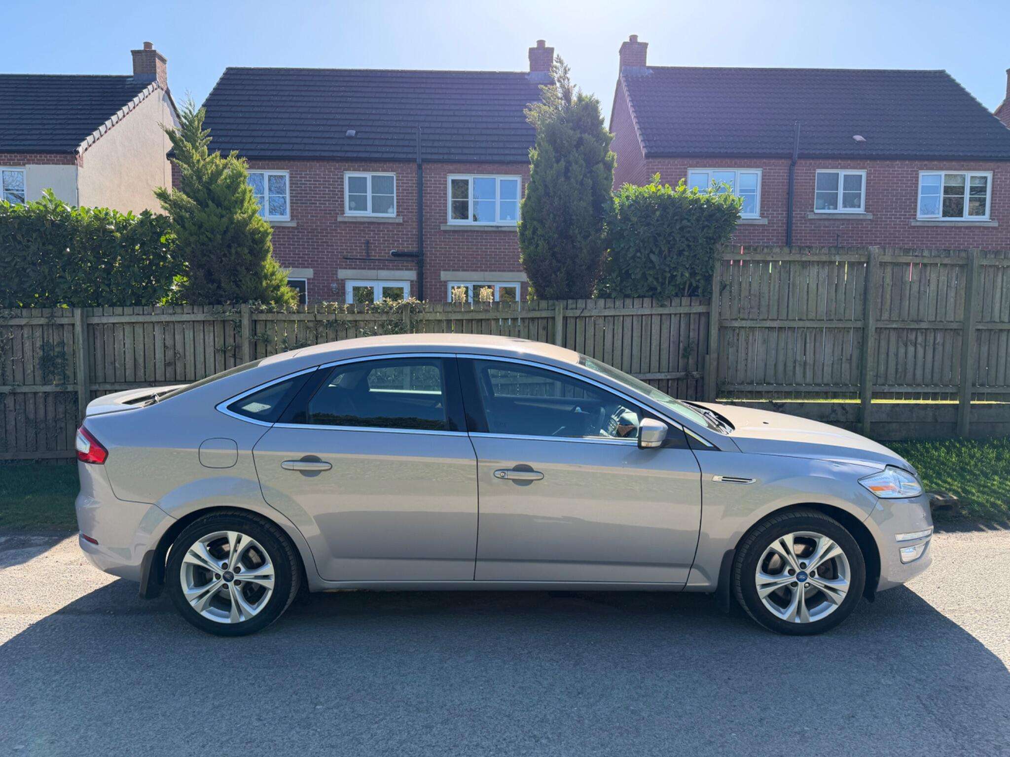 A 2011 FORD MONDEO 1.6 TDCi ECOnetic Titanium Euro 5 (s/s) 5dr A 2011 FORD MONDEO 1.6 TDCi ECOnetic Titanium Euro 5 (s/s) 5dr