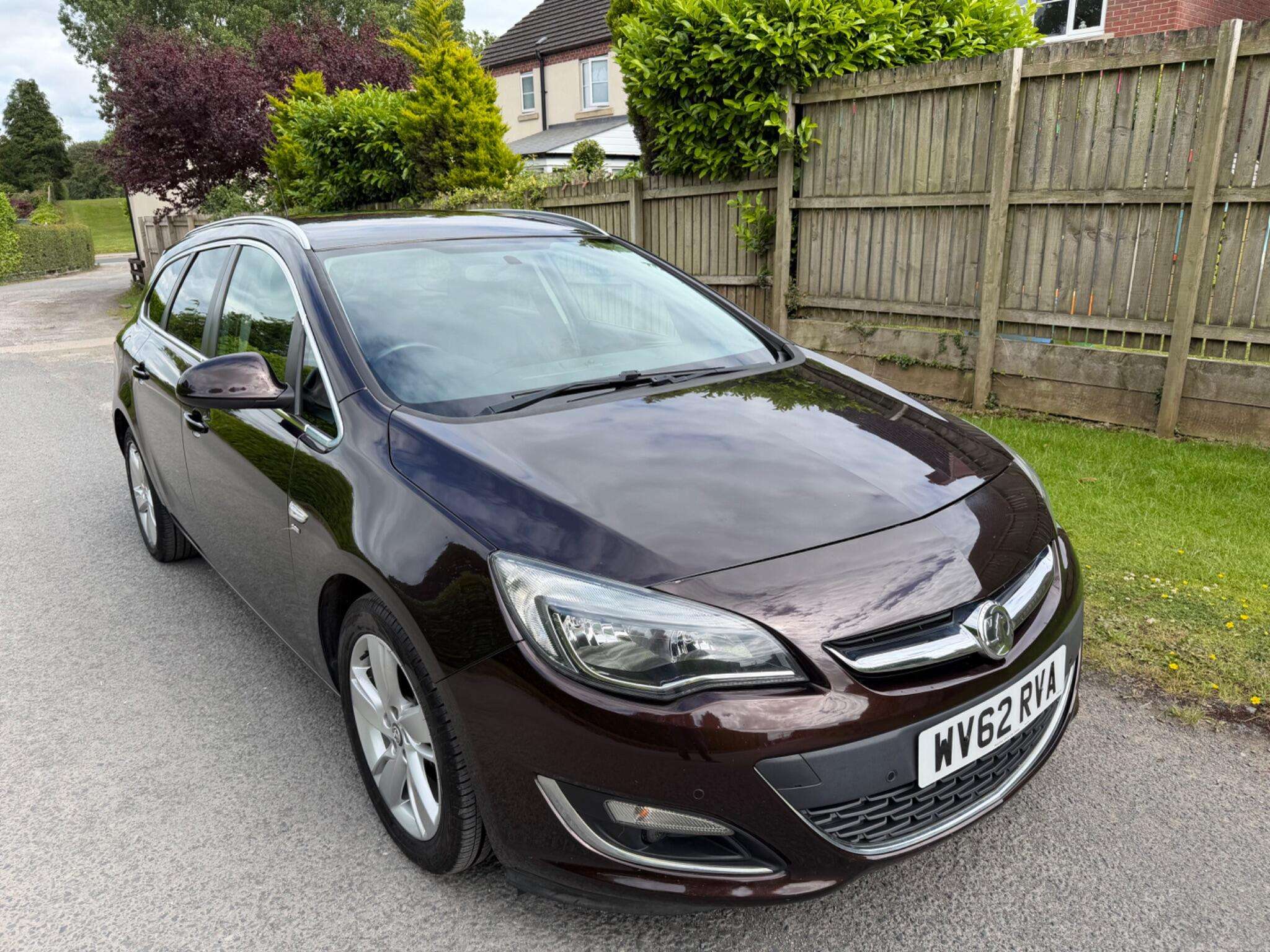 A 2012 VAUXHALL ASTRA 1.6 16V SRi Sports Tourer Auto Euro 5 5dr A 2012 VAUXHALL ASTRA 1.6 16V SRi Sports Tourer Auto Euro 5 5dr