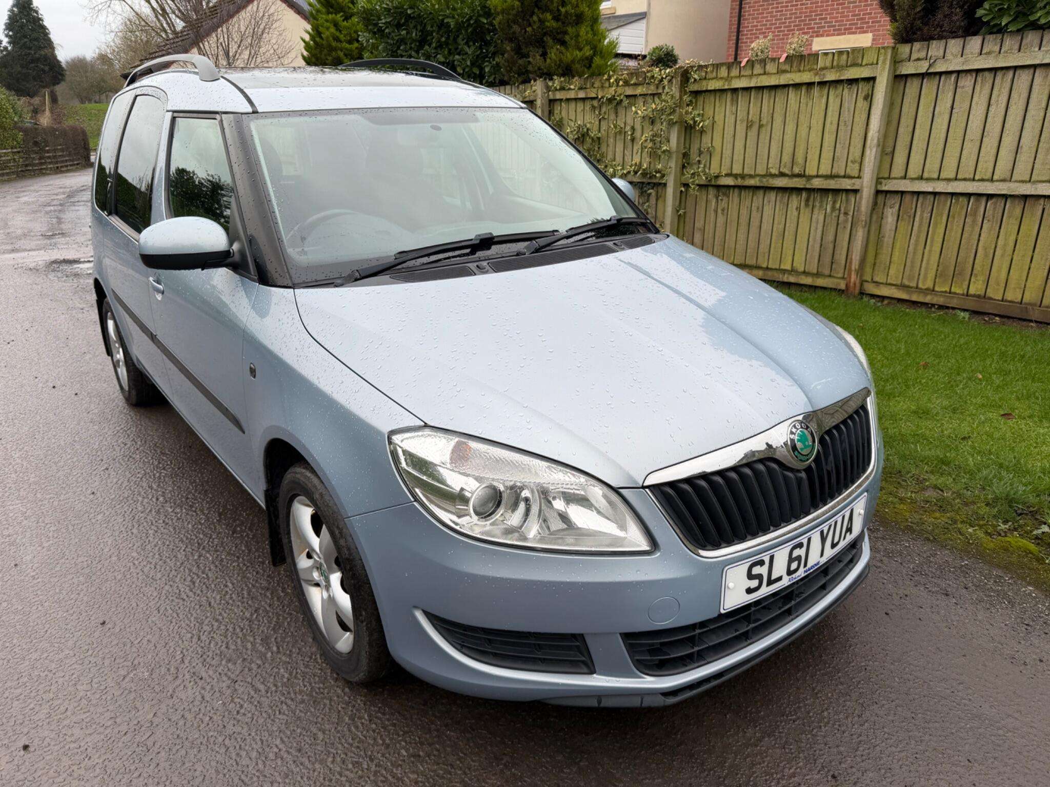 A 2011 SKODA ROOMSTER 1.6 TDI SE Plus MPV 5dr Diesel Manual Euro 5 (105 ps) A 2011 SKODA ROOMSTER 1.6 TDI SE Plus MPV 5dr Diesel Manual Euro 5 (105 ps)