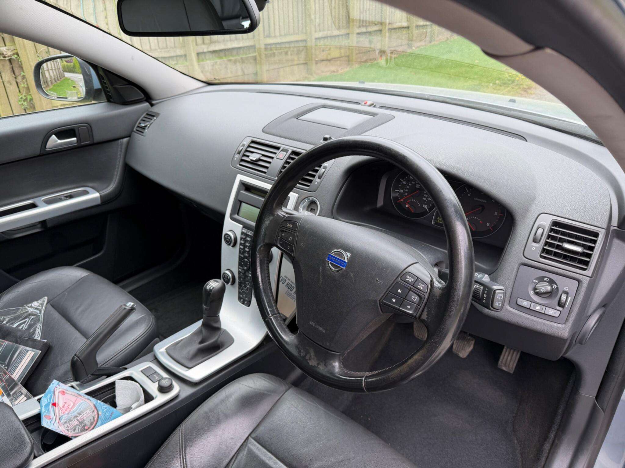 2011 VOLVO V50 2011 VOLVO V50