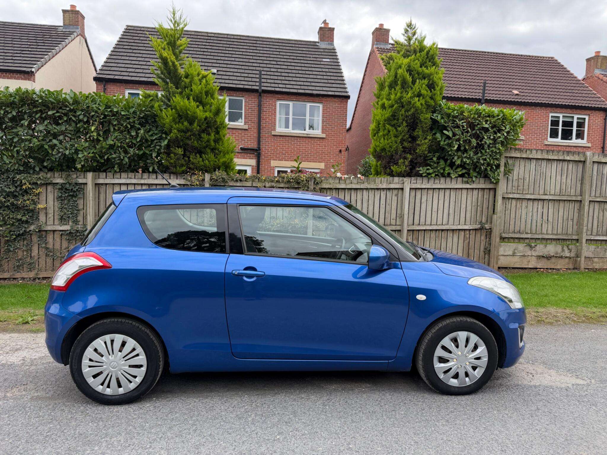 A 2013 SUZUKI SWIFT 1.2 SZ2 Euro 5 3dr A 2013 SUZUKI SWIFT 1.2 SZ2 Euro 5 3dr