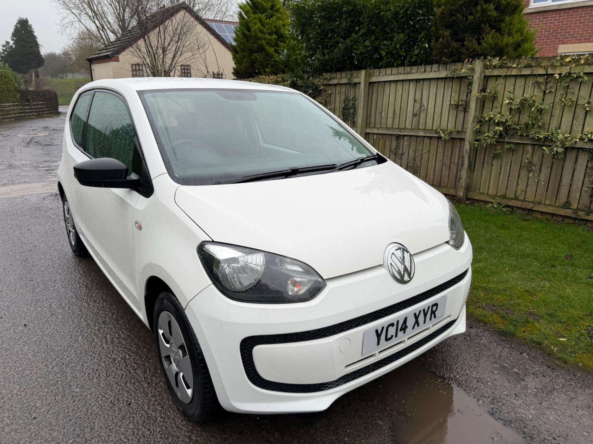 A 2014 VOLKSWAGEN UP! 1.0 Take up! Euro 5 3dr A 2014 VOLKSWAGEN UP! 1.0 Take up! Euro 5 3dr
