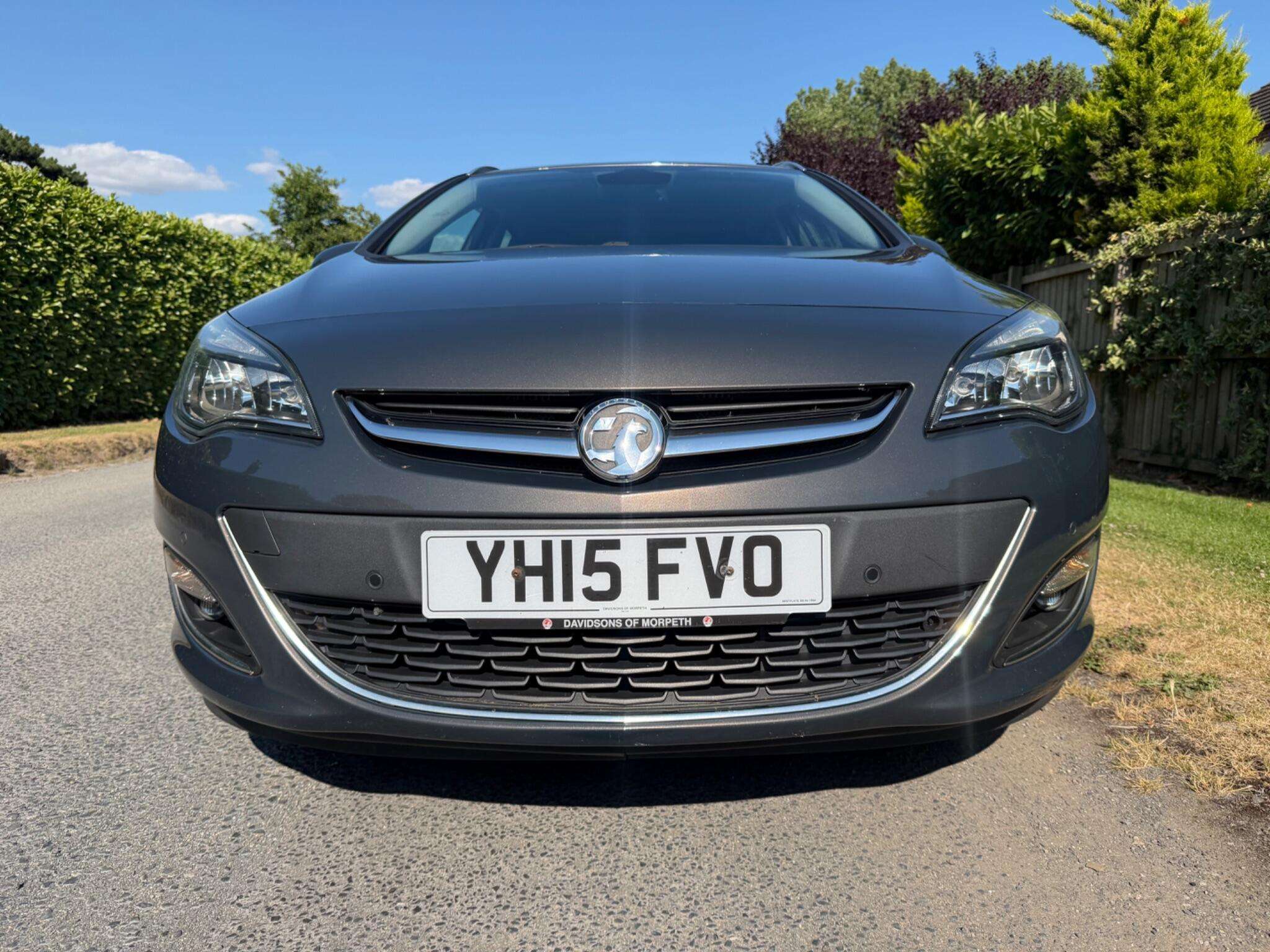 A 2015 VAUXHALL ASTRA 1.6 16V Elite Sports Tourer Euro 5 5dr A 2015 VAUXHALL ASTRA 1.6 16V Elite Sports Tourer Euro 5 5dr