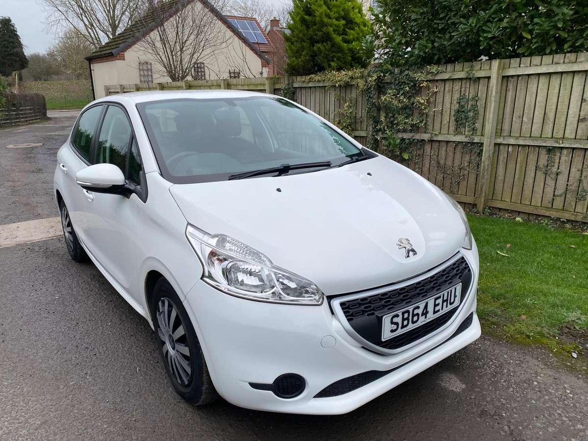 Check out this Peugeot 208 2014 Diesel Manual