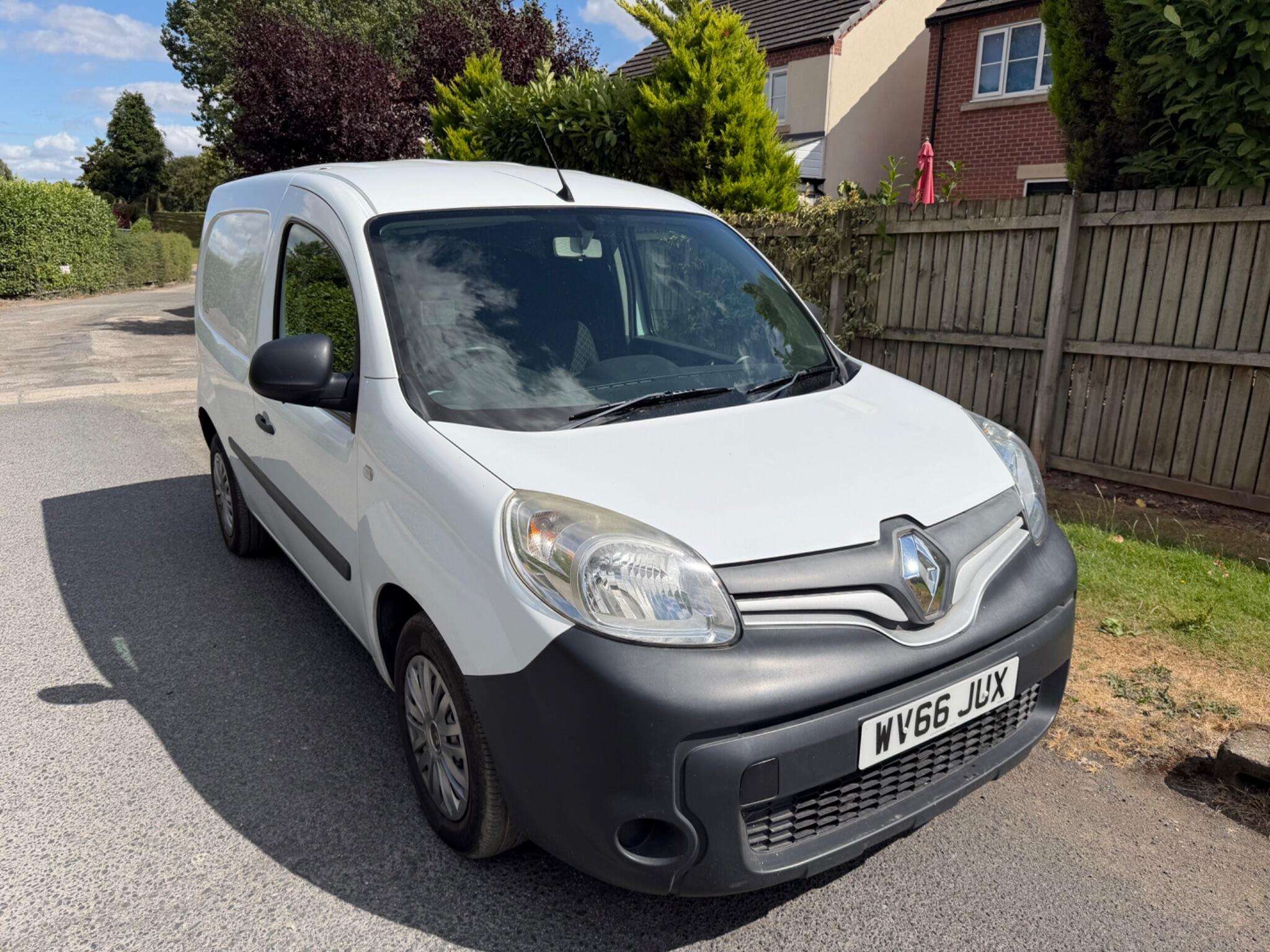 A 2016 RENAULT KANGOO 1.5 dCi ENERGY ML19 Business MWB Euro 6 (s/s) 5dr A 2016 RENAULT KANGOO 1.5 dCi ENERGY ML19 Business MWB Euro 6 (s/s) 5dr