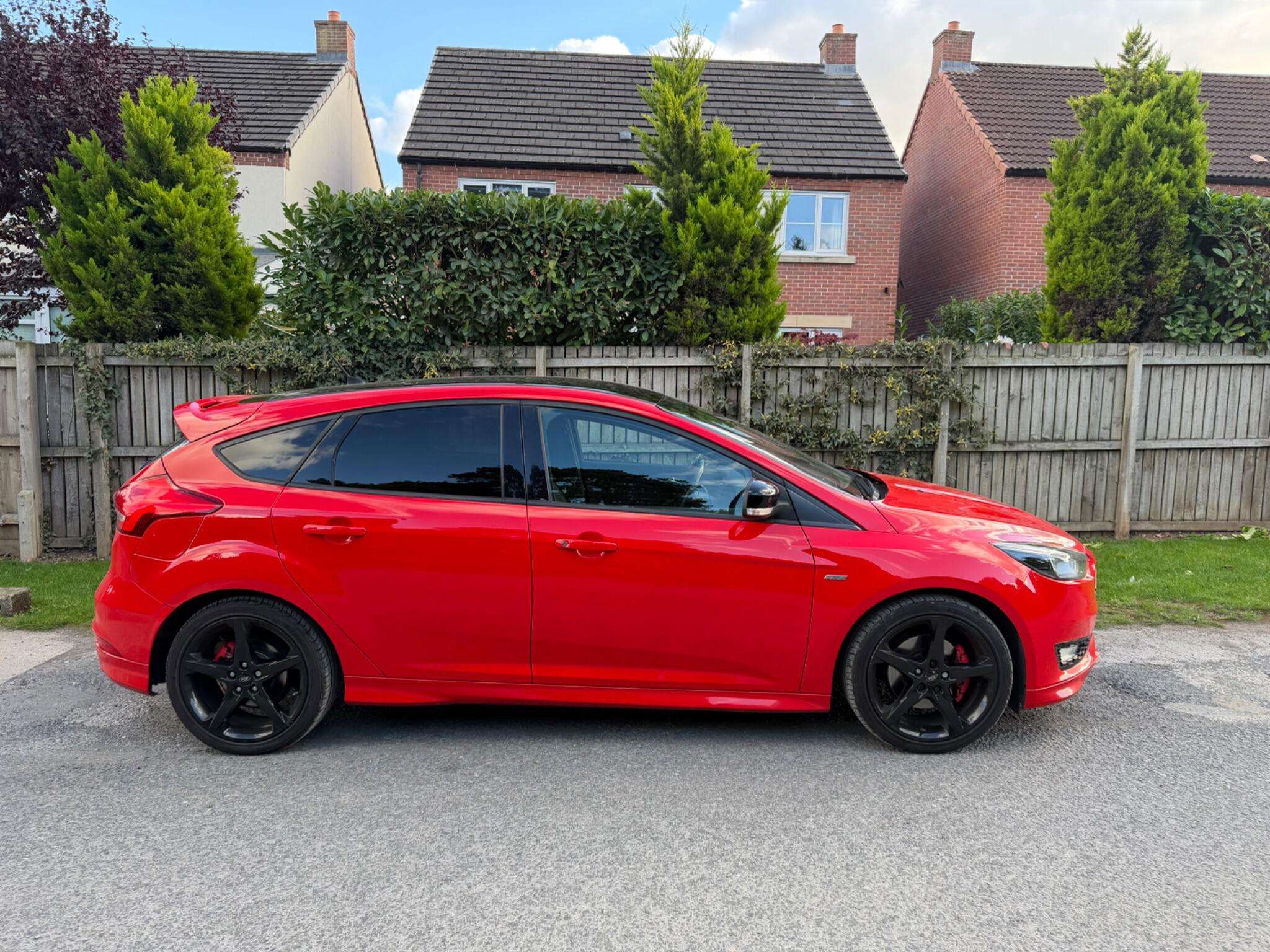 A 2017 FORD FOCUS 1.5T EcoBoost Zetec S Red Edition Euro 6 (s/s) 5dr A 2017 FORD FOCUS 1.5T EcoBoost Zetec S Red Edition Euro 6 (s/s) 5dr
