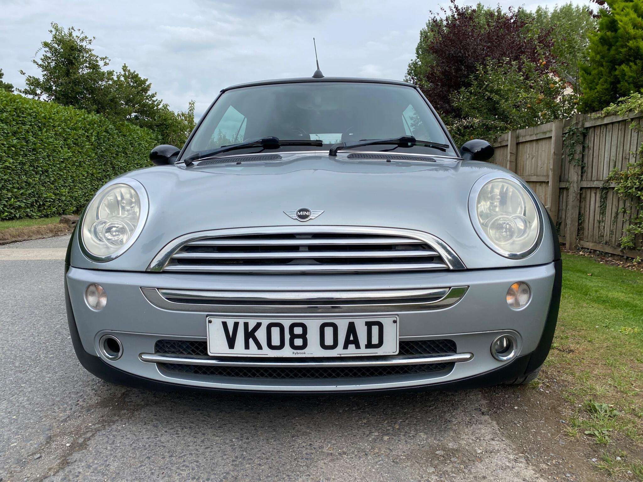 A 2008 MINI CONVERTIBLE 1.6 One Euro 4 2dr A 2008 MINI CONVERTIBLE 1.6 One Euro 4 2dr