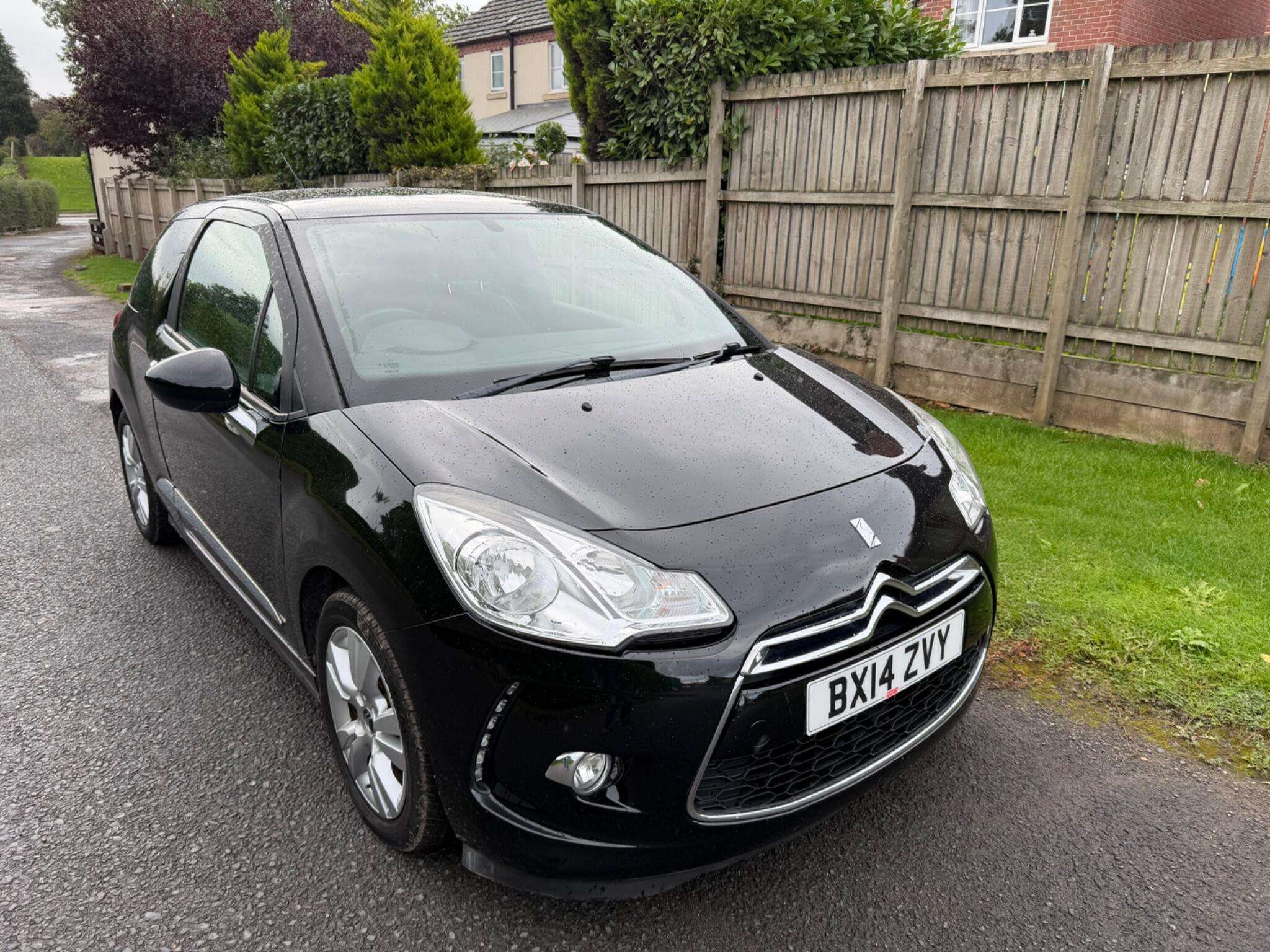 A 2014 CITROEN DS3 1.6 e-HDi Airdream DStyle Euro 5 (s/s) 3dr A 2014 CITROEN DS3 1.6 e-HDi Airdream DStyle Euro 5 (s/s) 3dr