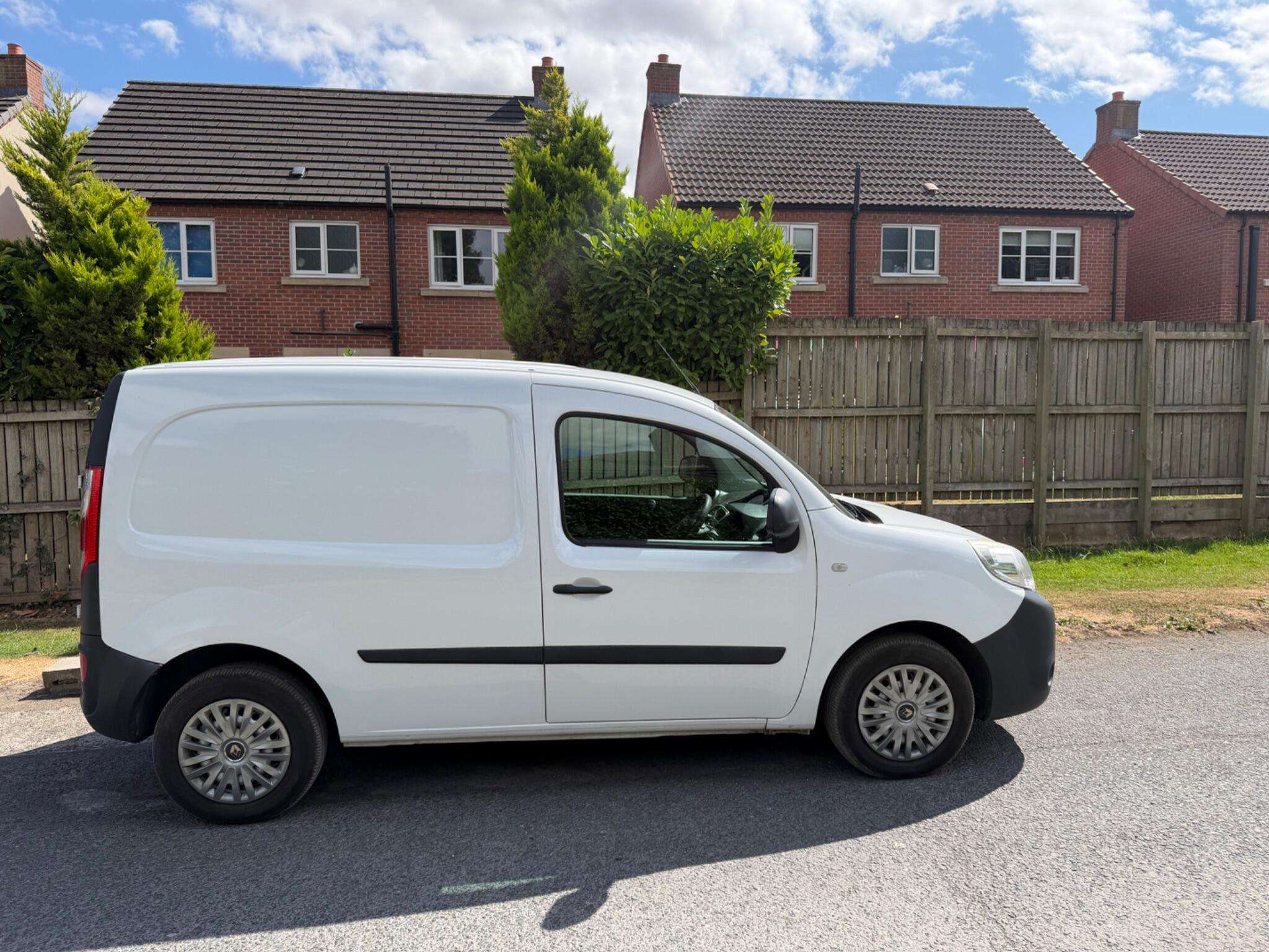 A 2016 RENAULT KANGOO 1.5 dCi ENERGY ML19 Business MWB Euro 6 (s/s) 5dr A 2016 RENAULT KANGOO 1.5 dCi ENERGY ML19 Business MWB Euro 6 (s/s) 5dr