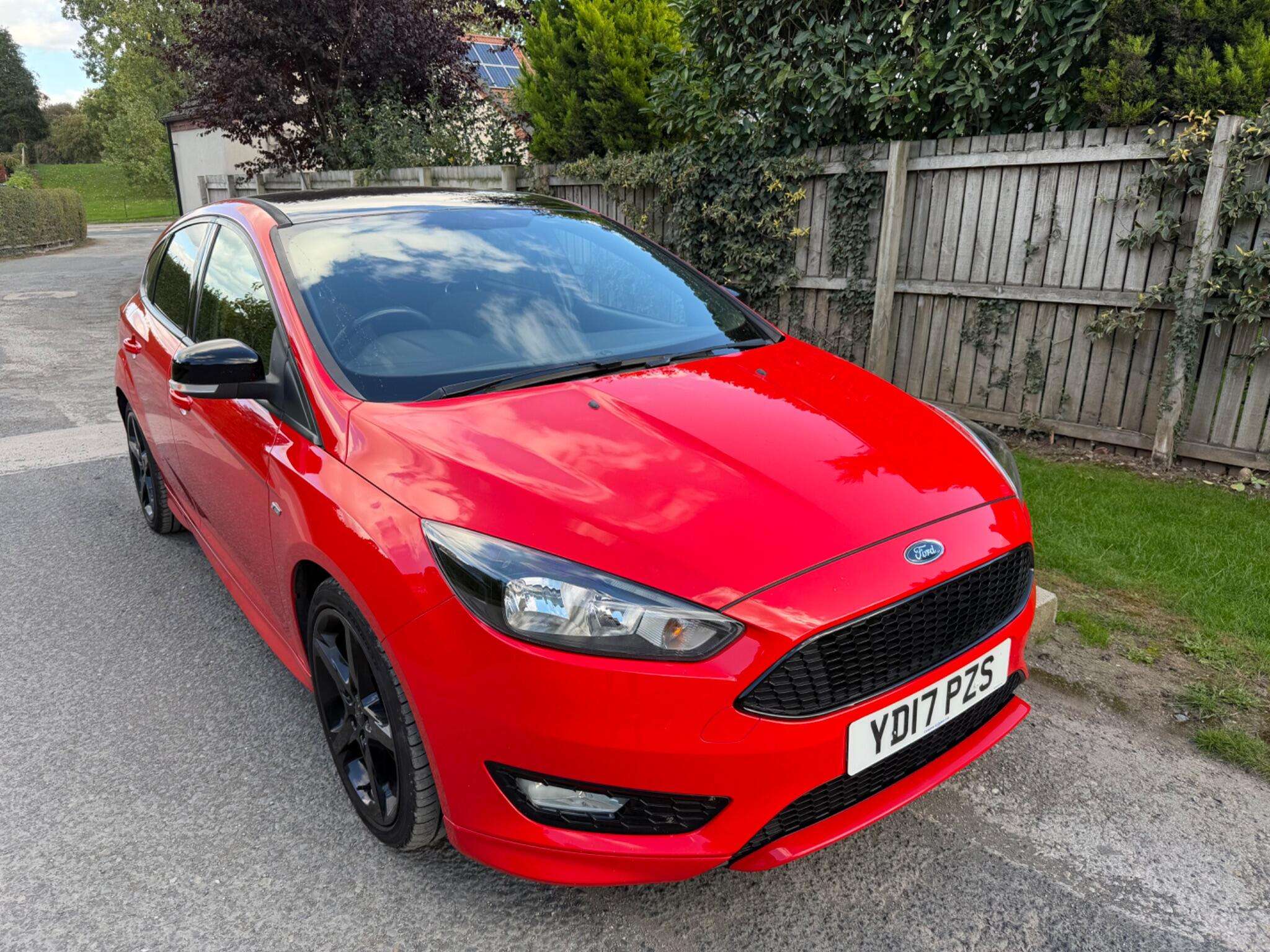A 2017 FORD FOCUS 1.5T EcoBoost Zetec S Red Edition Euro 6 (s/s) 5dr A 2017 FORD FOCUS 1.5T EcoBoost Zetec S Red Edition Euro 6 (s/s) 5dr