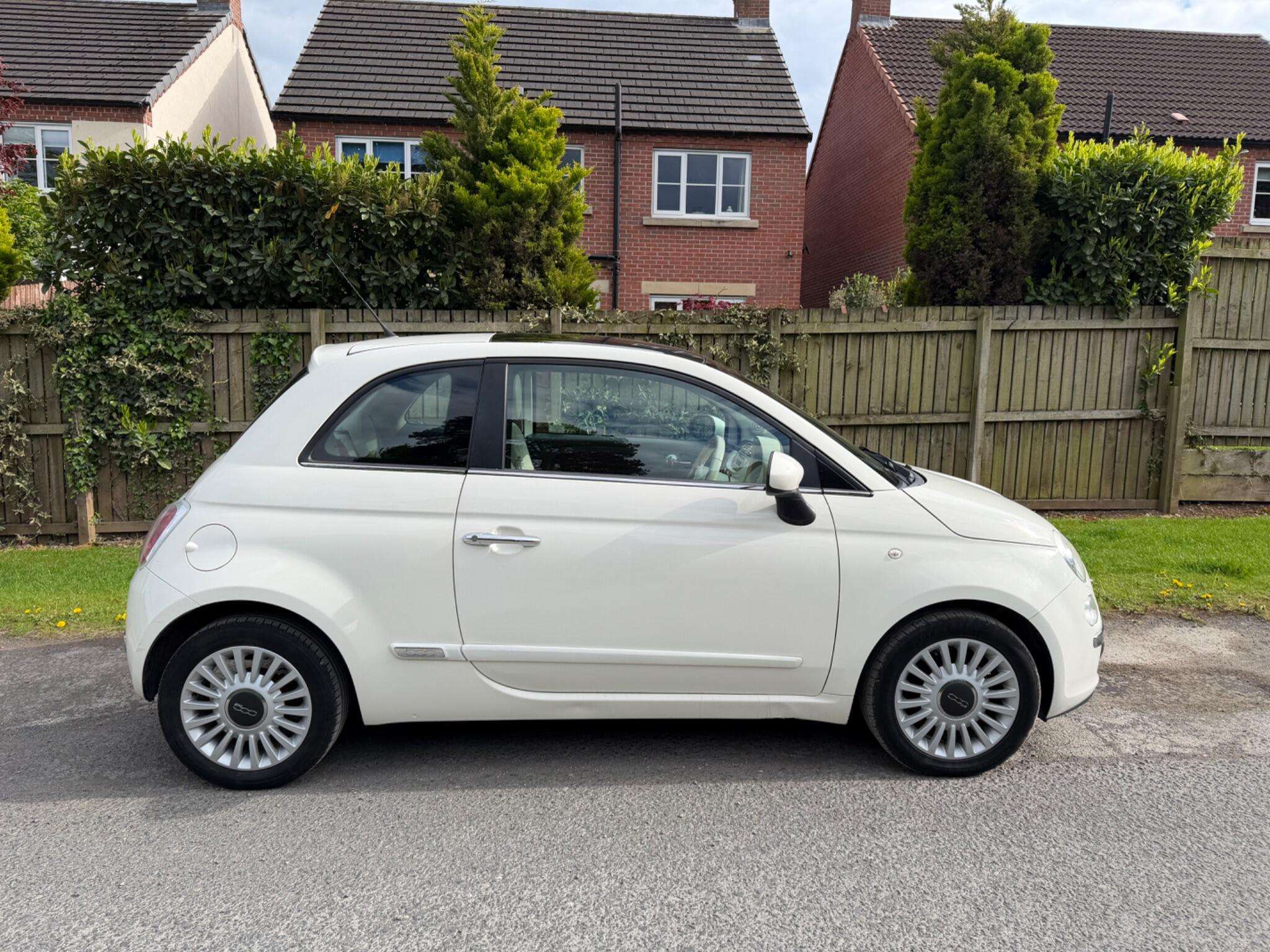 A 2012 FIAT 500 1.2 Lounge Euro 5 (s/s) 3dr A 2012 FIAT 500 1.2 Lounge Euro 5 (s/s) 3dr