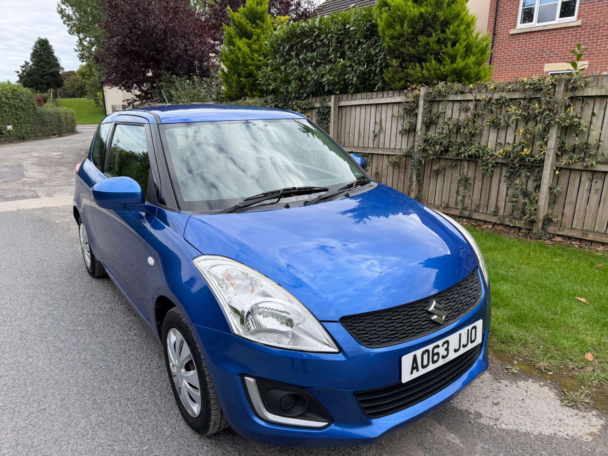 A 2013 SUZUKI SWIFT 1.2 SZ2 Euro 5 3dr A 2013 SUZUKI SWIFT 1.2 SZ2 Euro 5 3dr