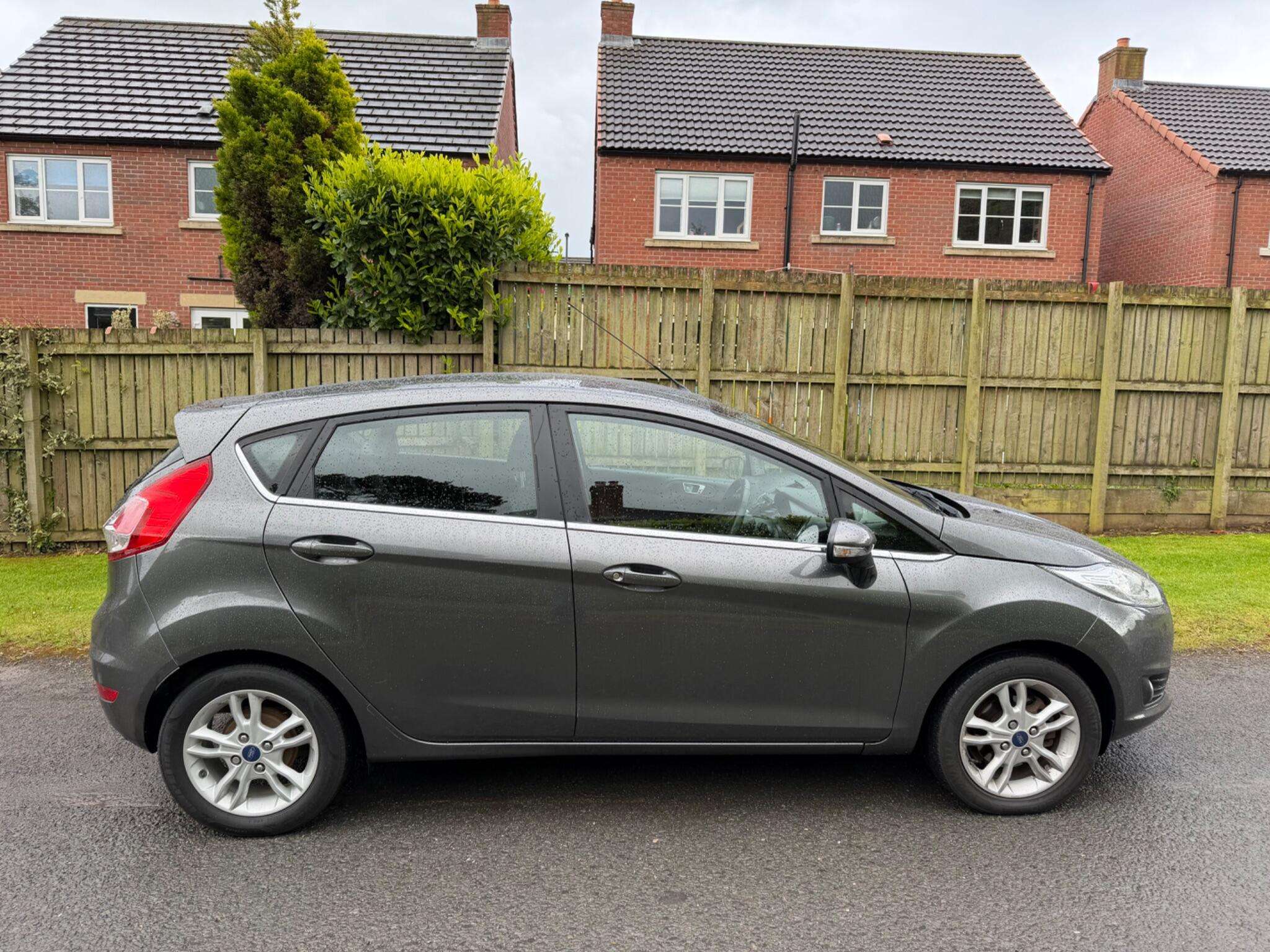 A 2016 FORD FIESTA 1.0T EcoBoost Zetec Euro 6 (s/s) 5dr A 2016 FORD FIESTA 1.0T EcoBoost Zetec Euro 6 (s/s) 5dr