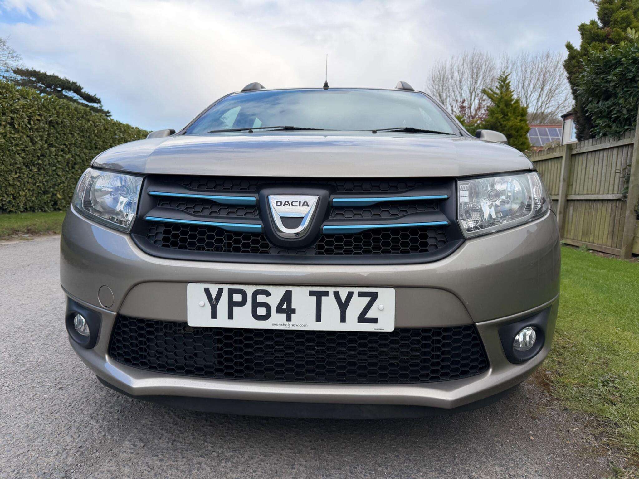 A 2014 DACIA LOGAN 1.5 dCi Laureate Euro 5 5dr A 2014 DACIA LOGAN 1.5 dCi Laureate Euro 5 5dr