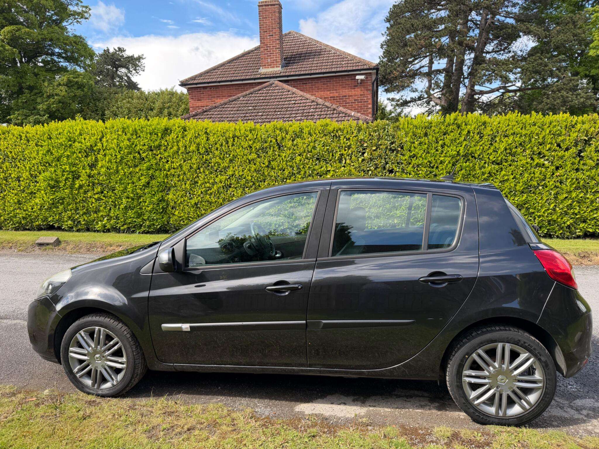 2011 RENAULT CLIO 2011 RENAULT CLIO