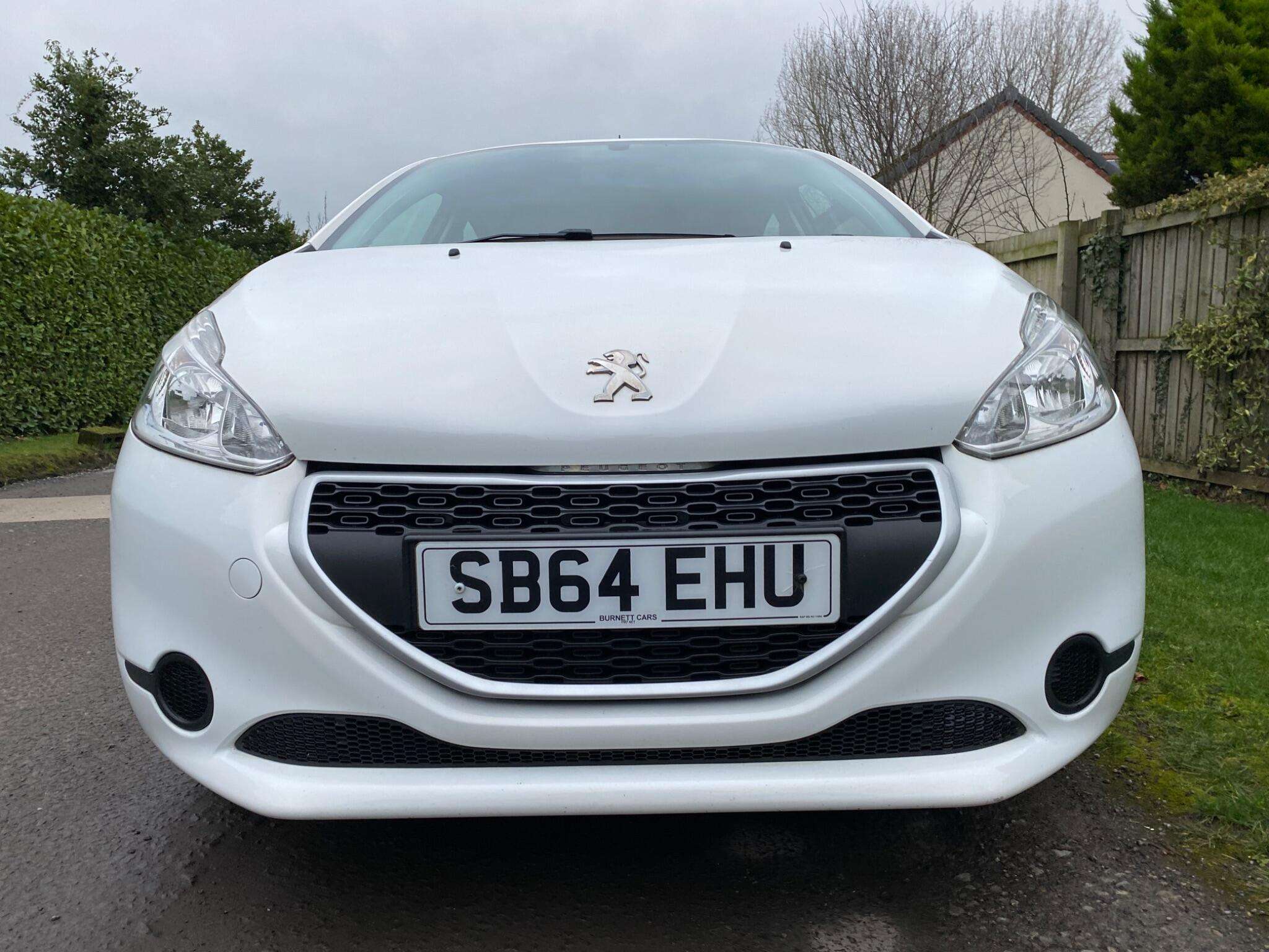 A 2014 PEUGEOT 208 1.4 HDi Access+ Hatchback 3dr Diesel Manual Euro 5 (70 ps) A 2014 PEUGEOT 208 1.4 HDi Access+ Hatchback 3dr Diesel Manual Euro 5 (70 ps)