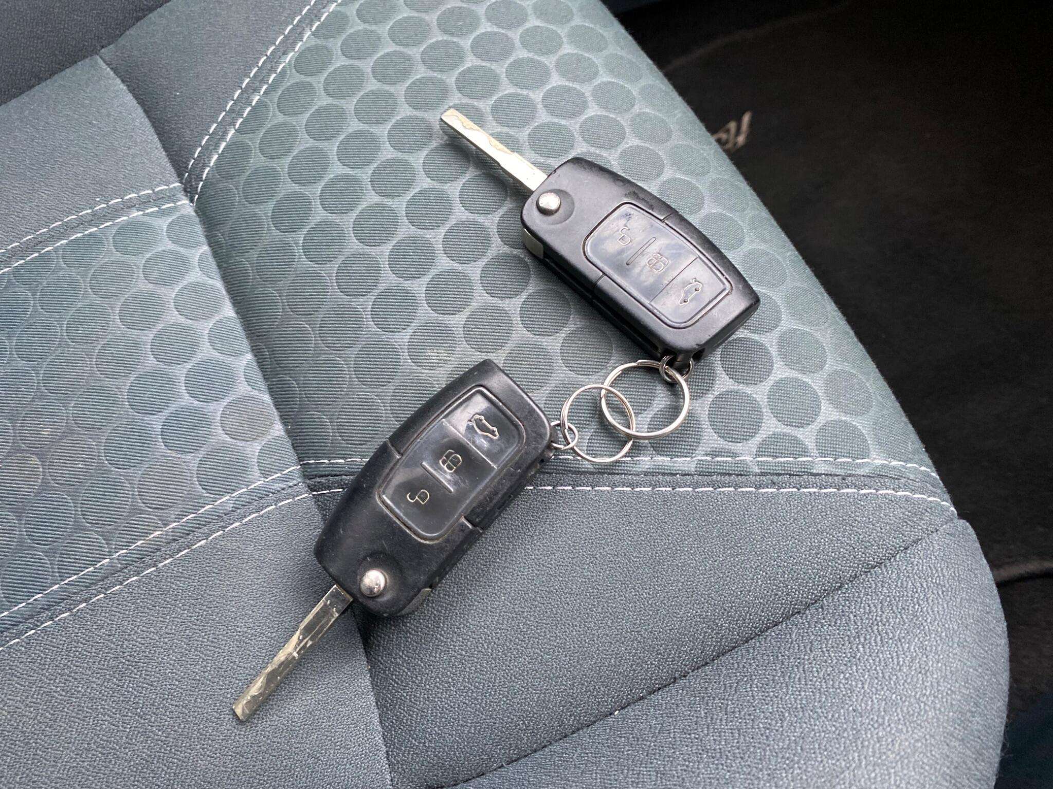 2010 FORD FIESTA 2010 FORD FIESTA