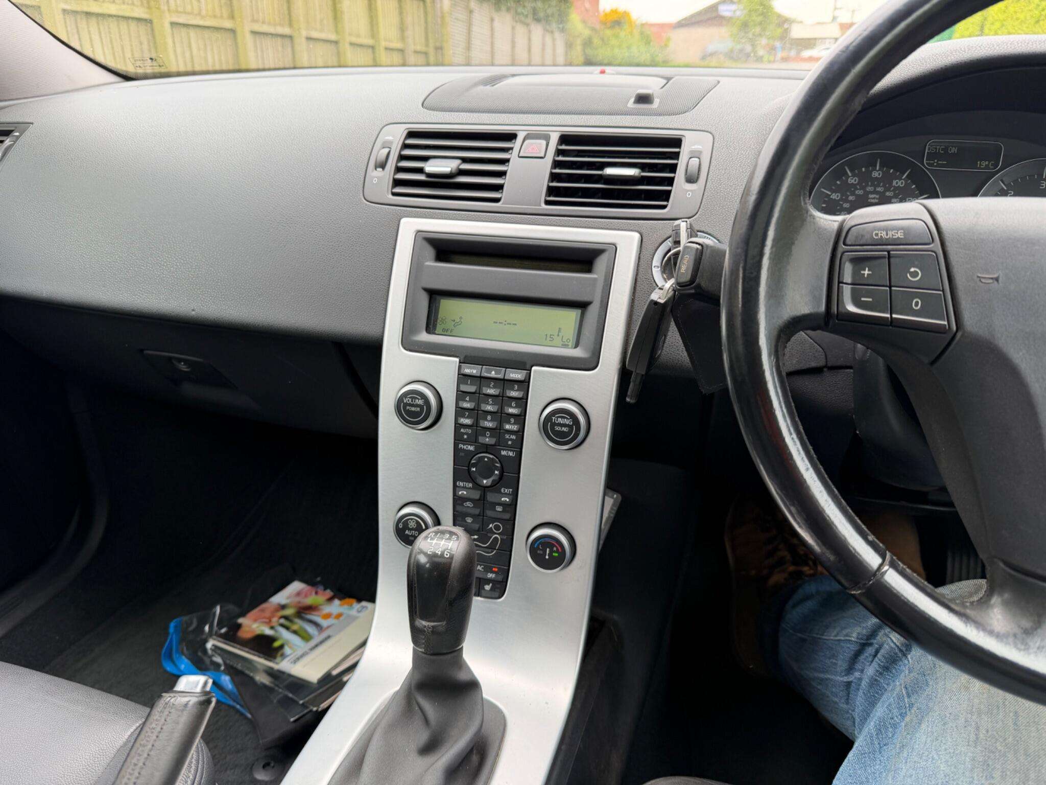 2011 VOLVO V50 2011 VOLVO V50