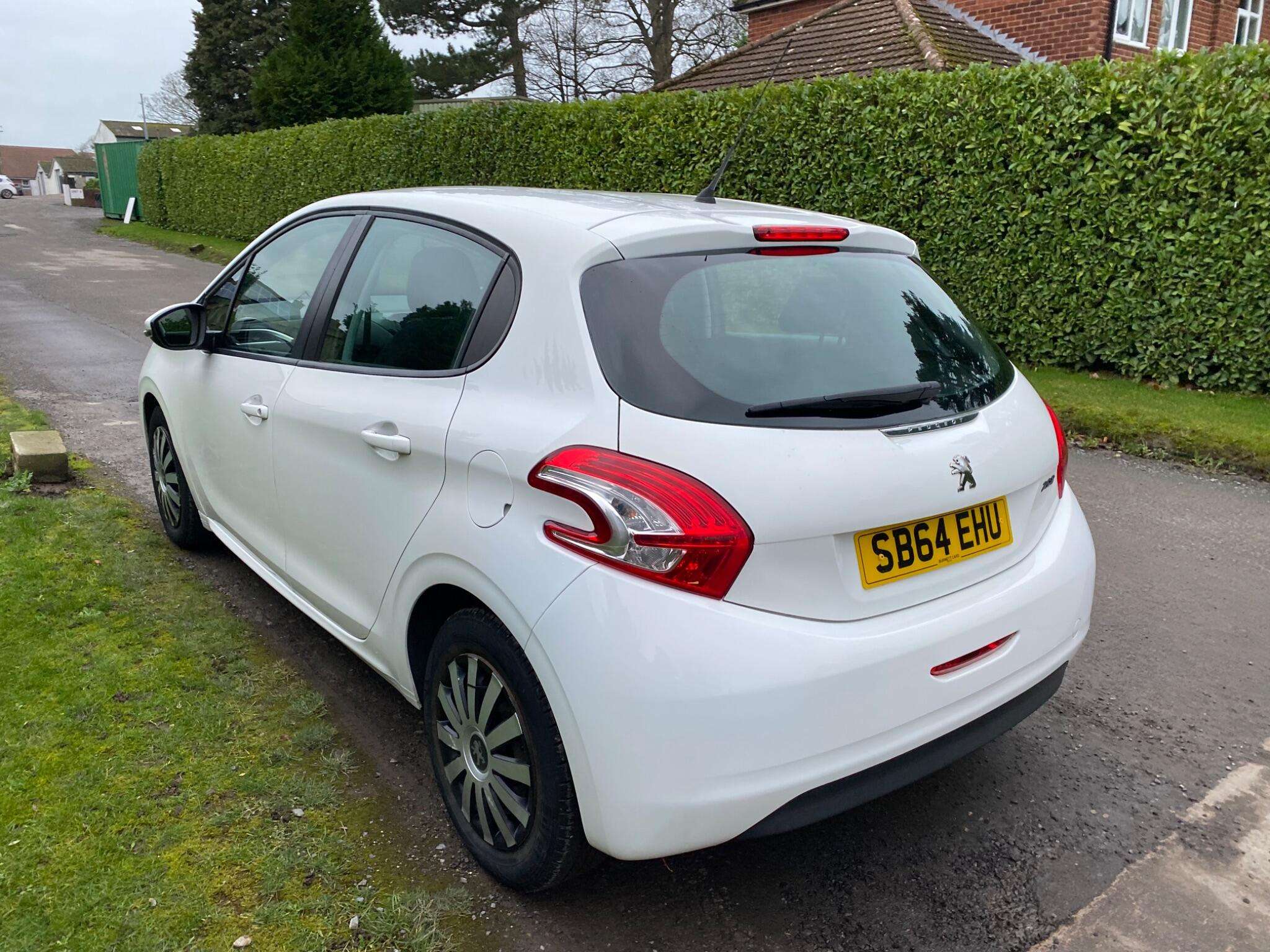 2014 PEUGEOT 208 2014 PEUGEOT 208