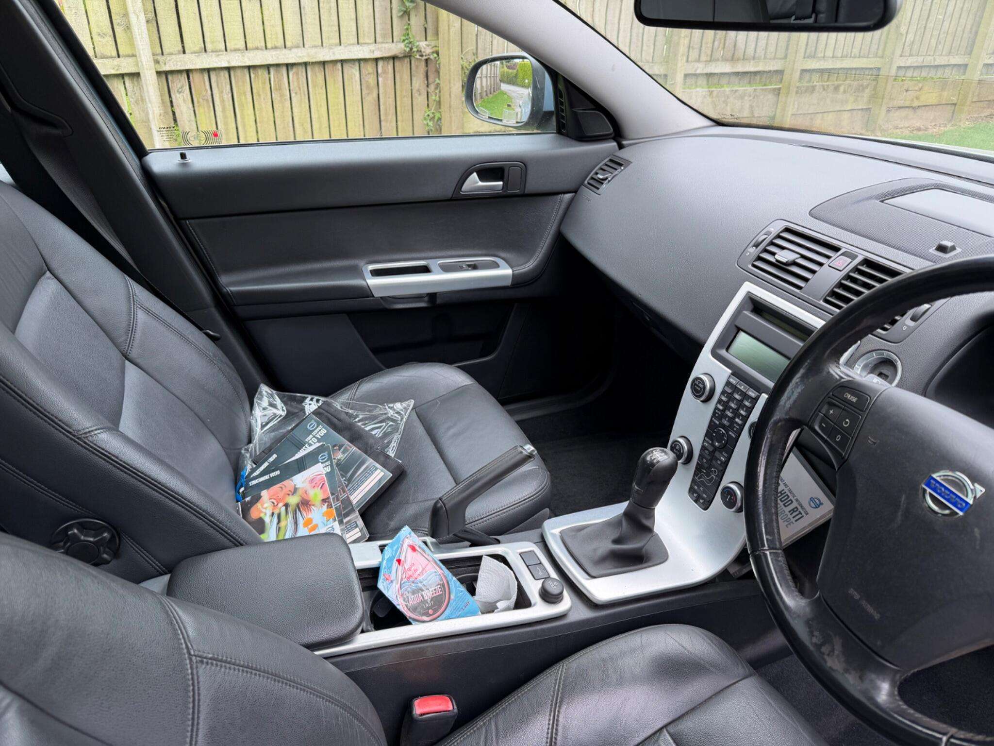 2011 VOLVO V50 2011 VOLVO V50