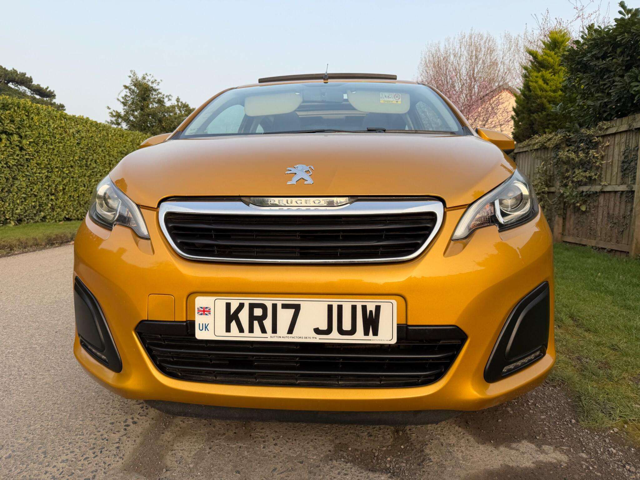 A 2017 PEUGEOT 108 1.0 Active Top! Euro 6 5dr A 2017 PEUGEOT 108 1.0 Active Top! Euro 6 5dr