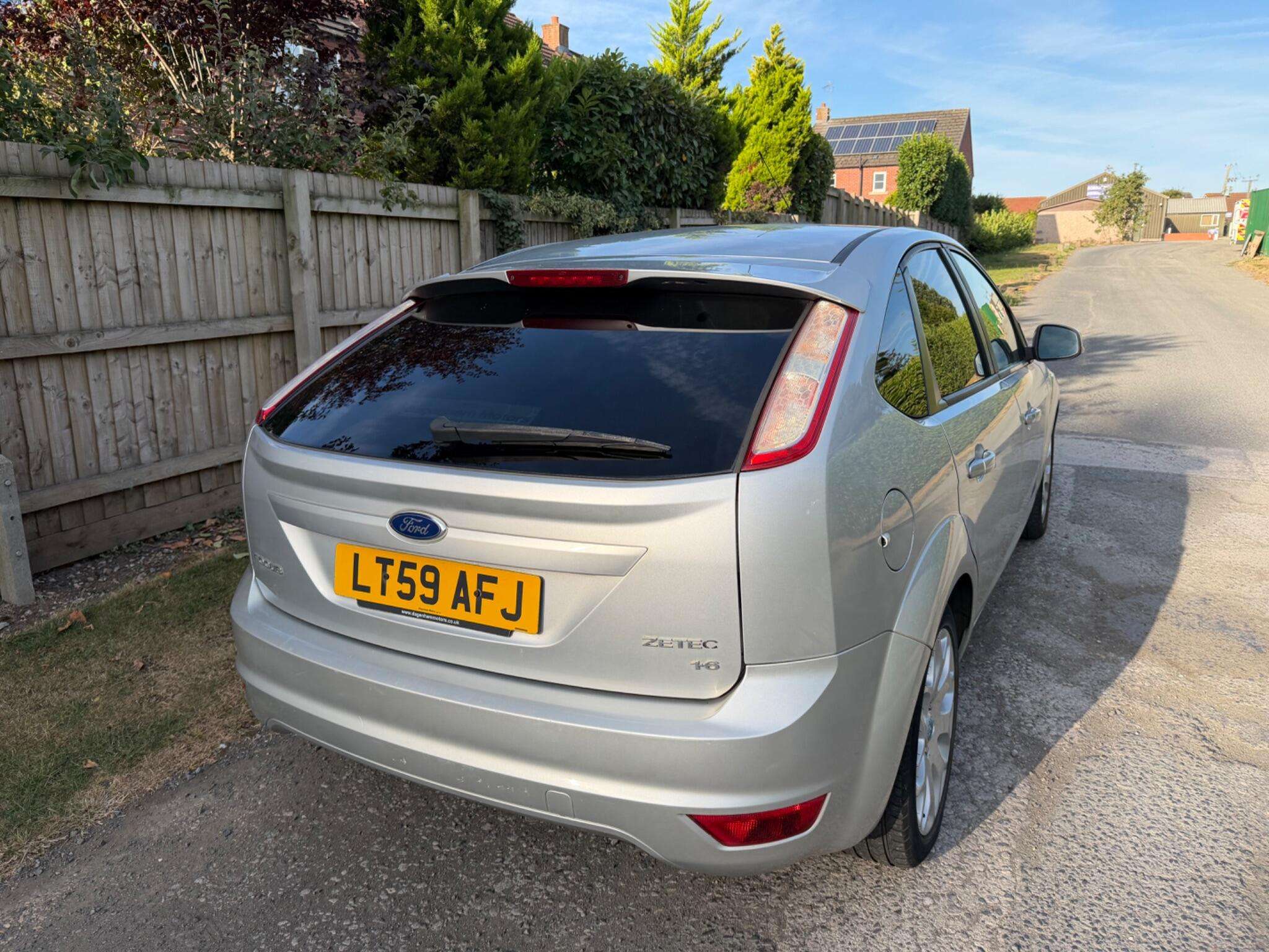 A 2009 FORD FOCUS 1.6 Zetec 5dr A 2009 FORD FOCUS 1.6 Zetec 5dr