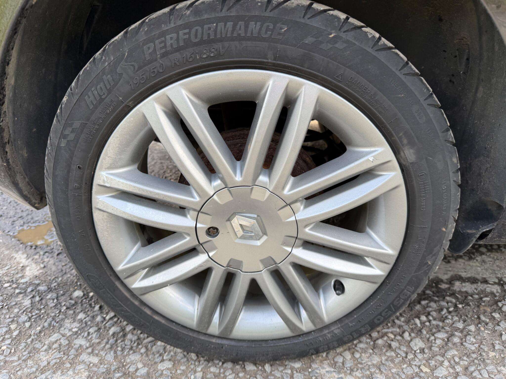2011 RENAULT CLIO 2011 RENAULT CLIO