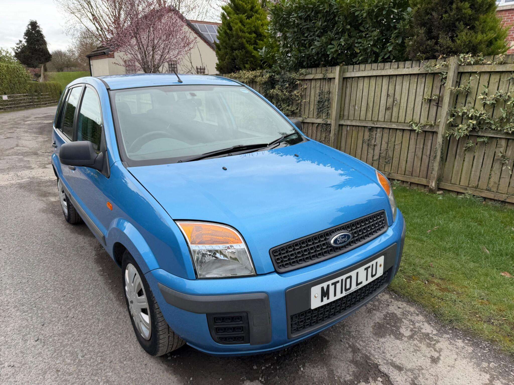 A 2010 FORD FUSION 1.4 TDCi Style + 5dr A 2010 FORD FUSION 1.4 TDCi Style + 5dr